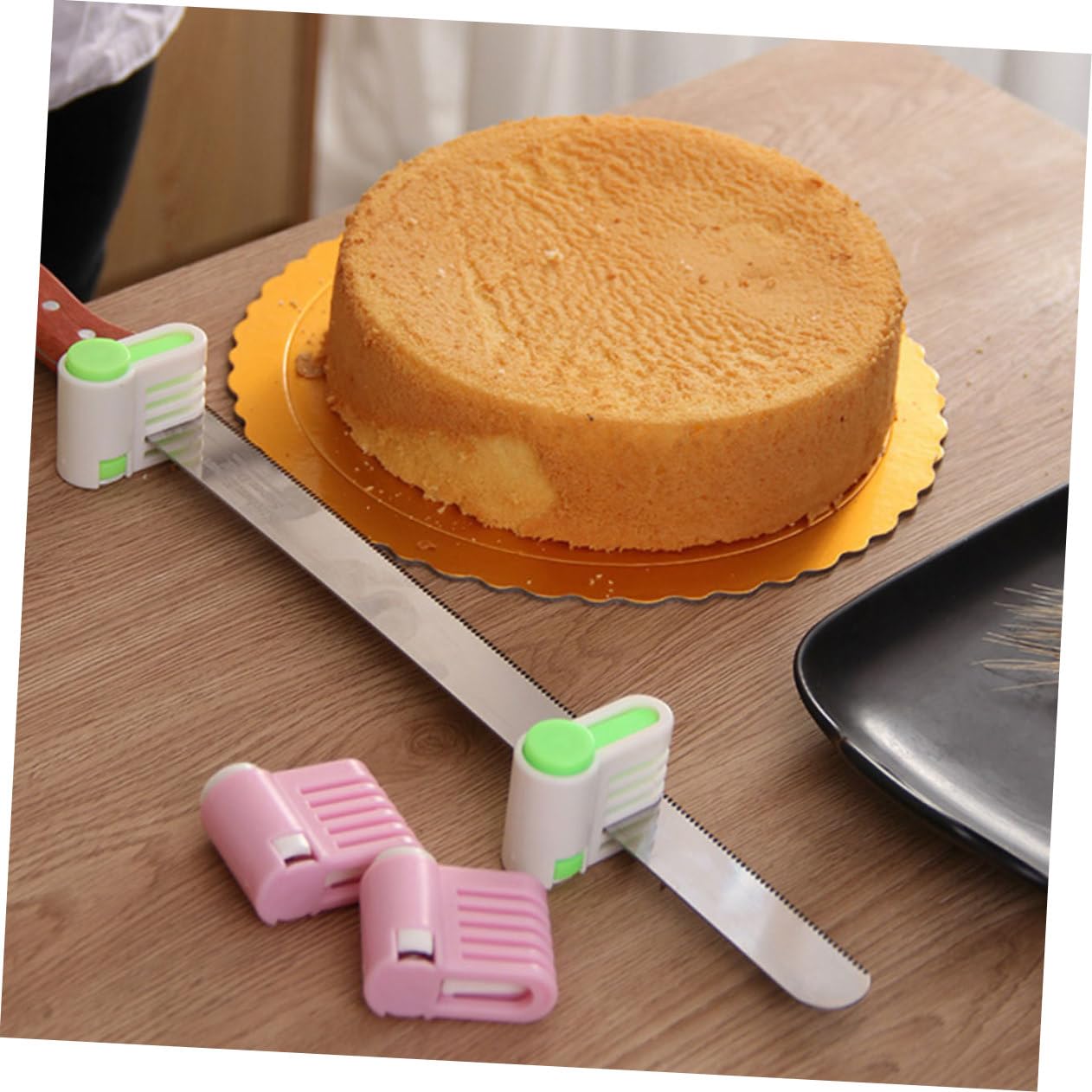 COLLBATH Ergonomic Cake Slicer Leveler 6-piece Set for Cake Bread Easy to Clean Stain- Random Color