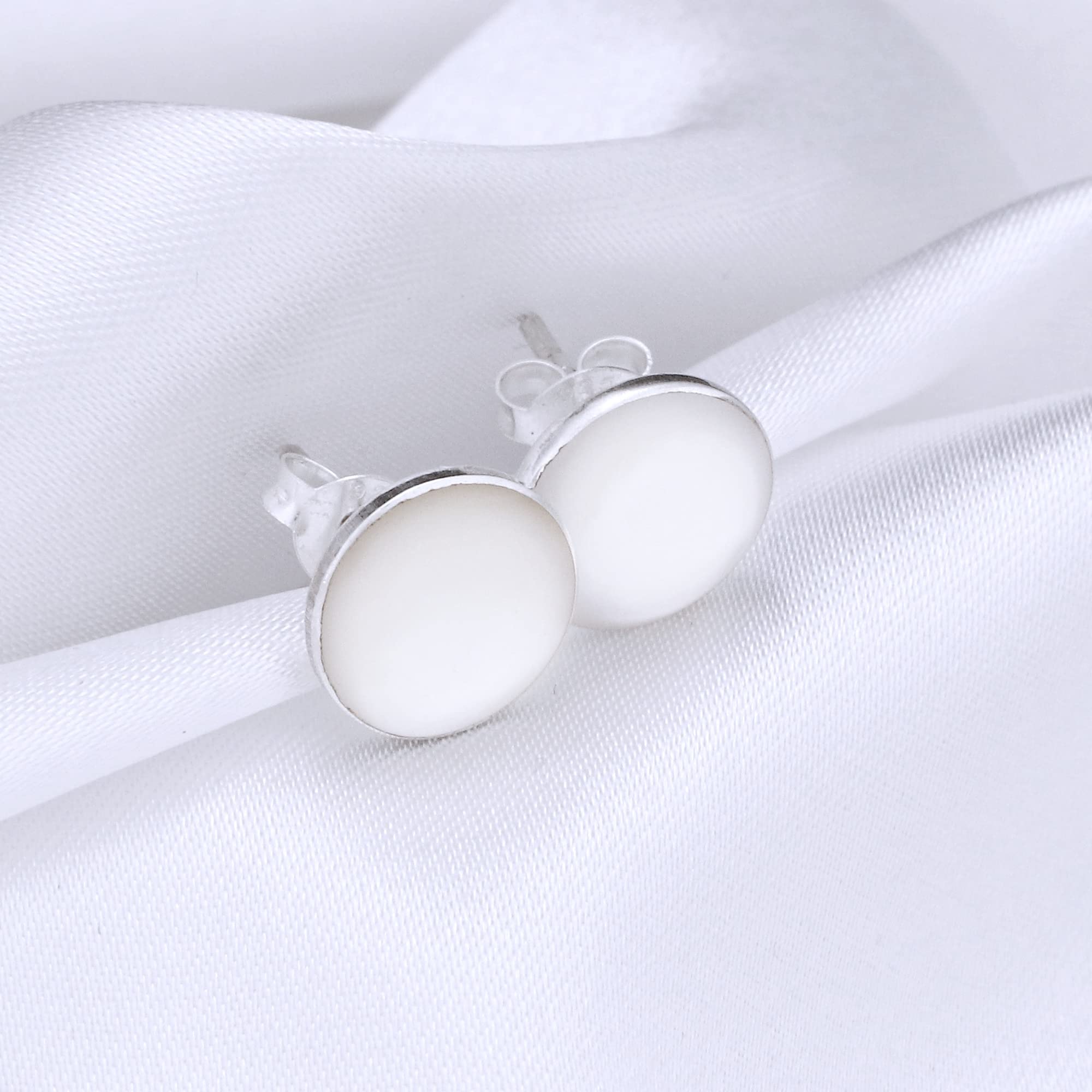 MadamLili | Perlmutt Ohrstecker aus 925 Sterling Silber | Runde Muschel Ohrringe | Muschelschmuck Damen | Geschenk für Frauen | Boho Schmuck | Nickelfrei & Allergikerfreundlich