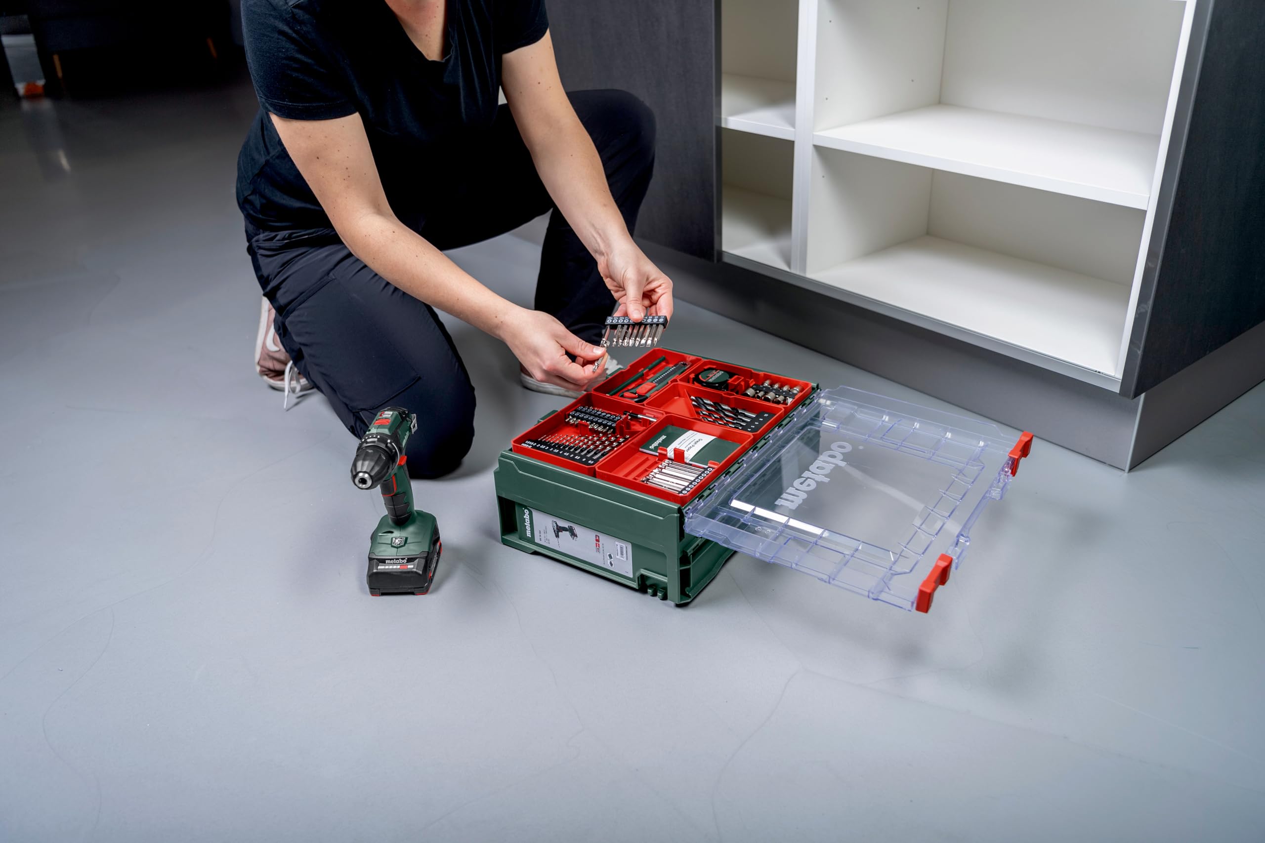 metabo Akku-Bohrschrauber BS 18 Set, 18 V Schrauber, 74-tlg. Zubehör-Set | Mobile Werkstatt im Koffer, inkl. 2 x 2.0 Ah Li-Power Akkus, Ladegerät, LED-Licht, Gürtelhaken, Schnellspannbohrfutter
