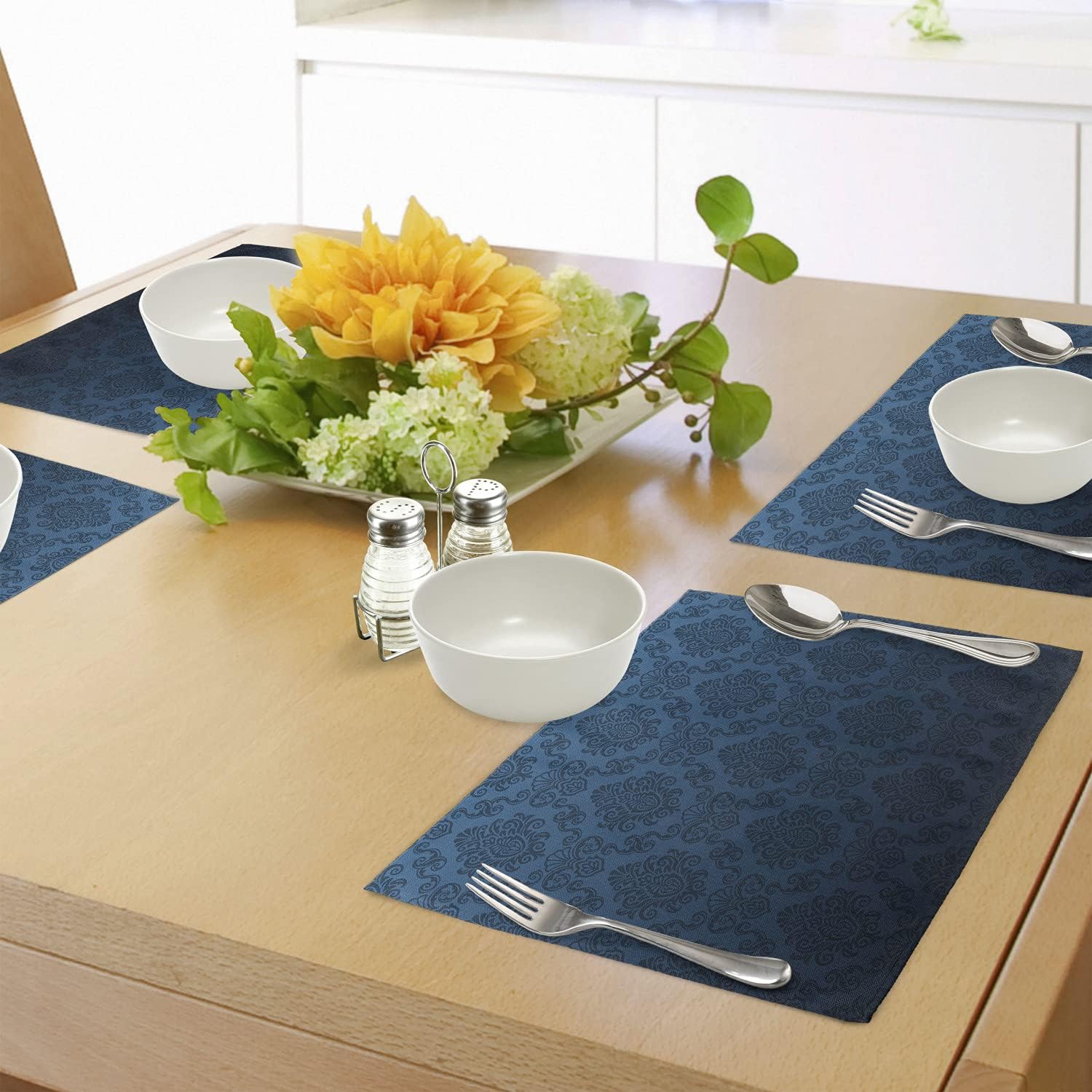 Lunarable Royal Blue Place Mats Set of 4, Gothic Damask Nostalgic Feminine Rococo Renaissance Effects Pattern Print, Washable Fabric Placemats for Dining Room Kitchen Table Decor, Violet Blue