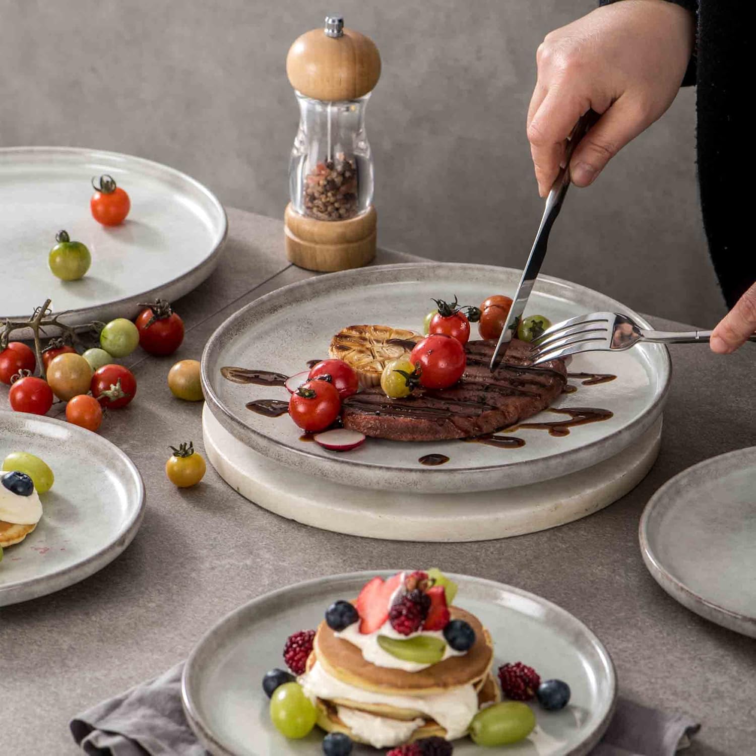 Henten Home 10 Inch Ceramic Dinner Plates, Porcelain Steak Plates Set of 4, Fluted Round Plates for Kitchen, Pasta, Salad Stonware Dishes, Scratch Resistant (Grey)