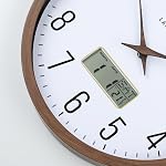Lafocuse 12 Inch Silent Brown Horloge murale numérique avec date et jour, Horloge Murale Horloge murale décorative pour décoration maison, cadre en bois moderne LCD Horloge pour salon cuisine chambre Bureau