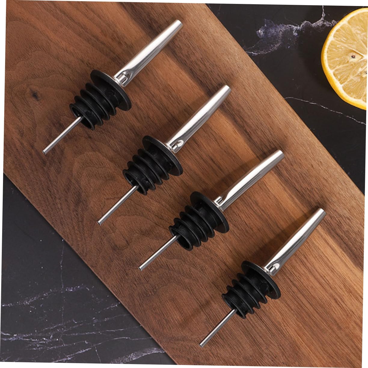 LIFKOME Cocktail Shaker in Acciaio con Base in Bambù Strumenti Bar Resistenti e Impugnatura Confortevole per Barman e Preparazione Aperitivi Casa