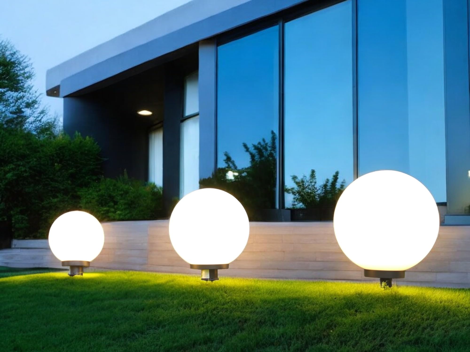 Dapo 3x LED-Garten-Kugel-Leuchte MARLON D:20+30+40cm Kunststoff-Kugel weiß mit Erdspieß, STROMBETRIEB inkl. LED E27x1 à 5W, IP44 Dekorations-Party-Wege-Pfad-Leuchte-Lampe