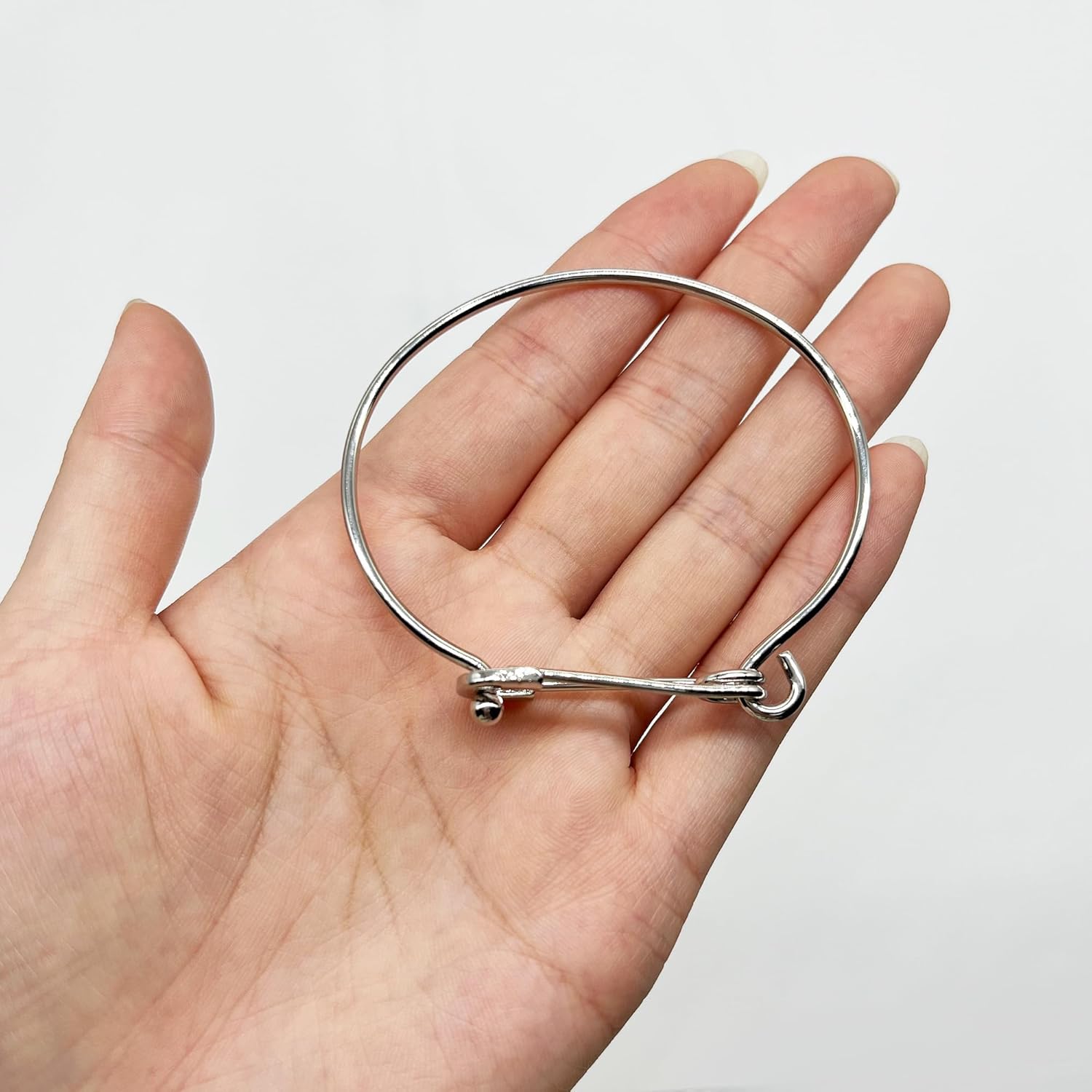 Elegant Gold Safety Pin Design Bangle Bracelet, Metal Cuff Style, Fashion Jewelry for Women - Image 4