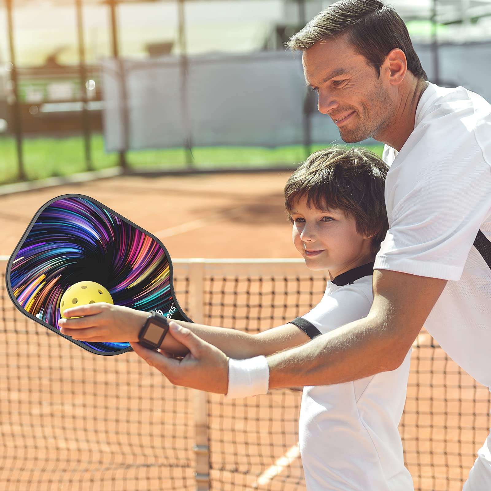 USAPA Pro - Set di 2 racchette da pickleball da pickleball in grafite, leggere, con 1 borsa per il trasporto portatile con 4 palline, per esterni e interni