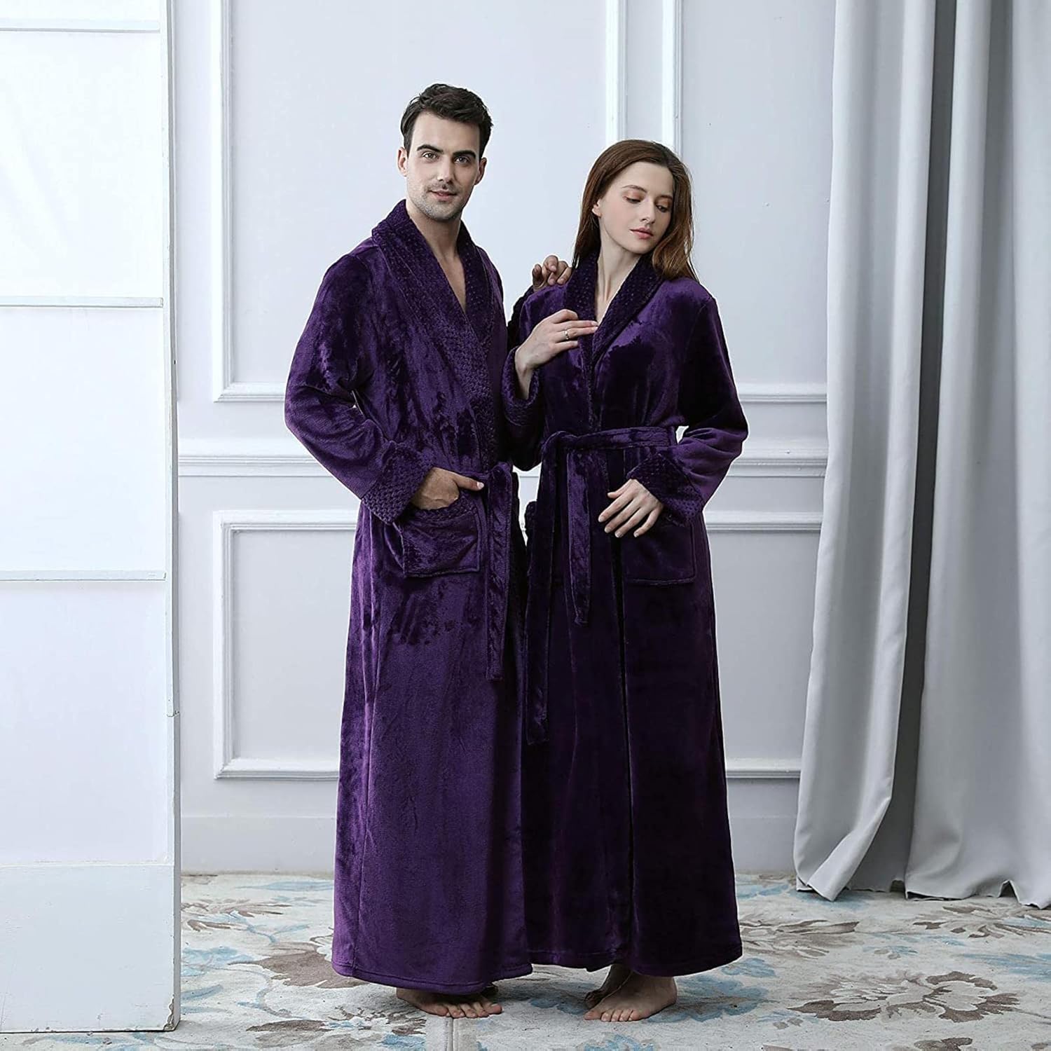 快適なフランネルのバスローブの居心地の良いドレッシング ガウンの全長のラウンジウェア