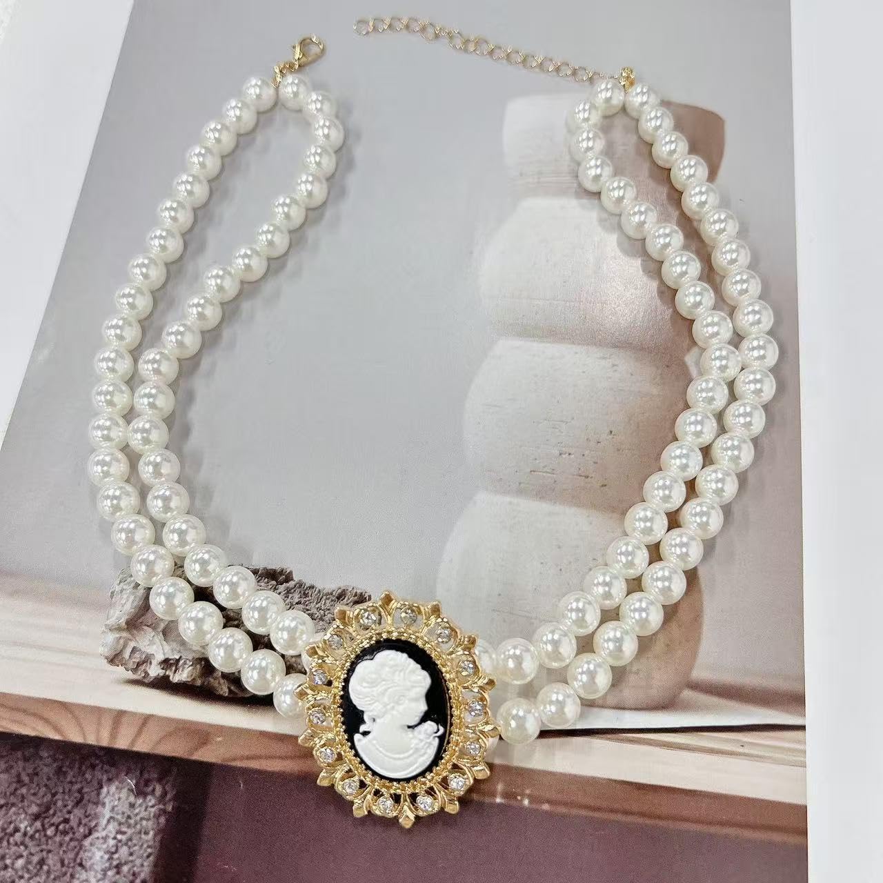 Crystal Princess Pendant Choker Retro Layered White Pearls Beaded Necklace for Women Fashion Vintage Victorian Cameo Elegant Classic Rhinestones Collar Christmas Birthday Mother's Day Gifts for Her