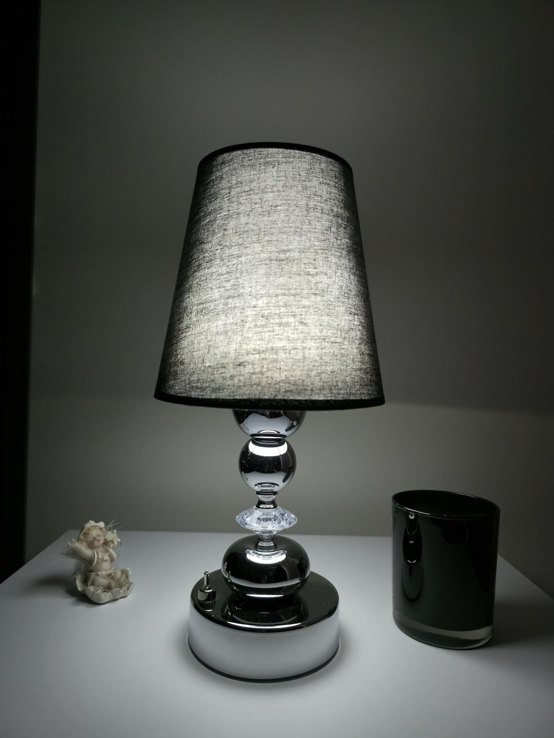 Fey Abajur, Kablosuz Pilli Masa Lambası -Dekoratif LED Abajur - Taşınabilir Gece Lambası, Piili gece lambası, Pilli masa lambasu, Kablosuz gece lambası, SİYAHŞAPKAKüre-Plst.Krst-Yuvarlak Krom Ayak