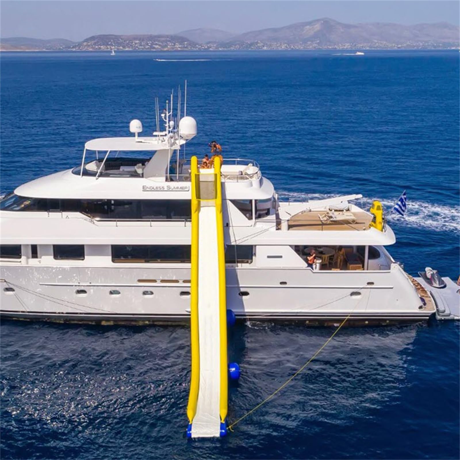 Aufblasbare Yachtrutsche mit Sicherheitsnetz und Luftpumpe – ideal für den gewerblichen Unterhaltungseinsatz im Sommer