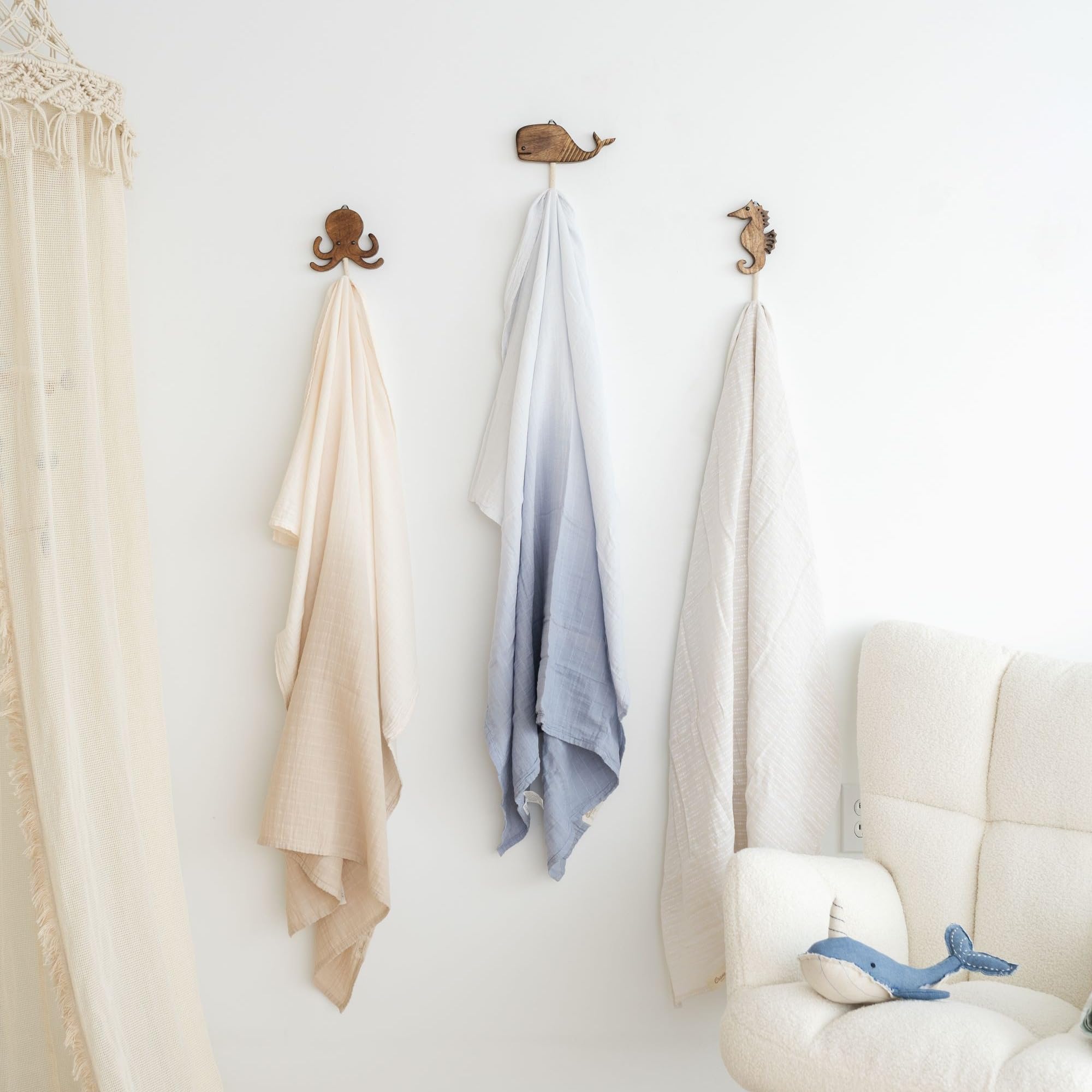 Crane Baby Set de ganchos de pared de madera, Pack de 4, estampado vida marina, ganchos para habitación infantil, imprescindible para bebé