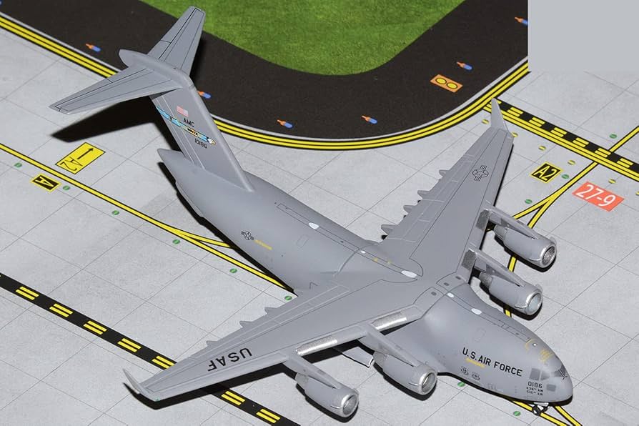 GeminiJets GMUSA113 US Air Force Boeing C-17 Globemaster III Dover AFB; Scale 1:400