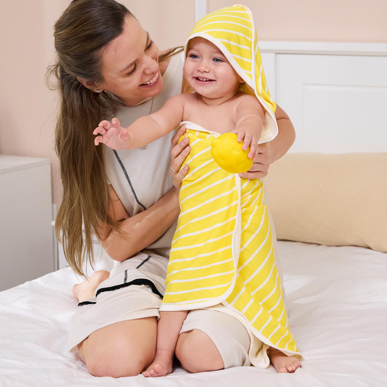 babee Reshinee Paquete de 2 toallas con capucha para bebé, toallas de baño de viscosa de bambú suaves para recién nacidos, regalos de baby shower, esenciales de baño para niñas pequeñas (limón, 29 x