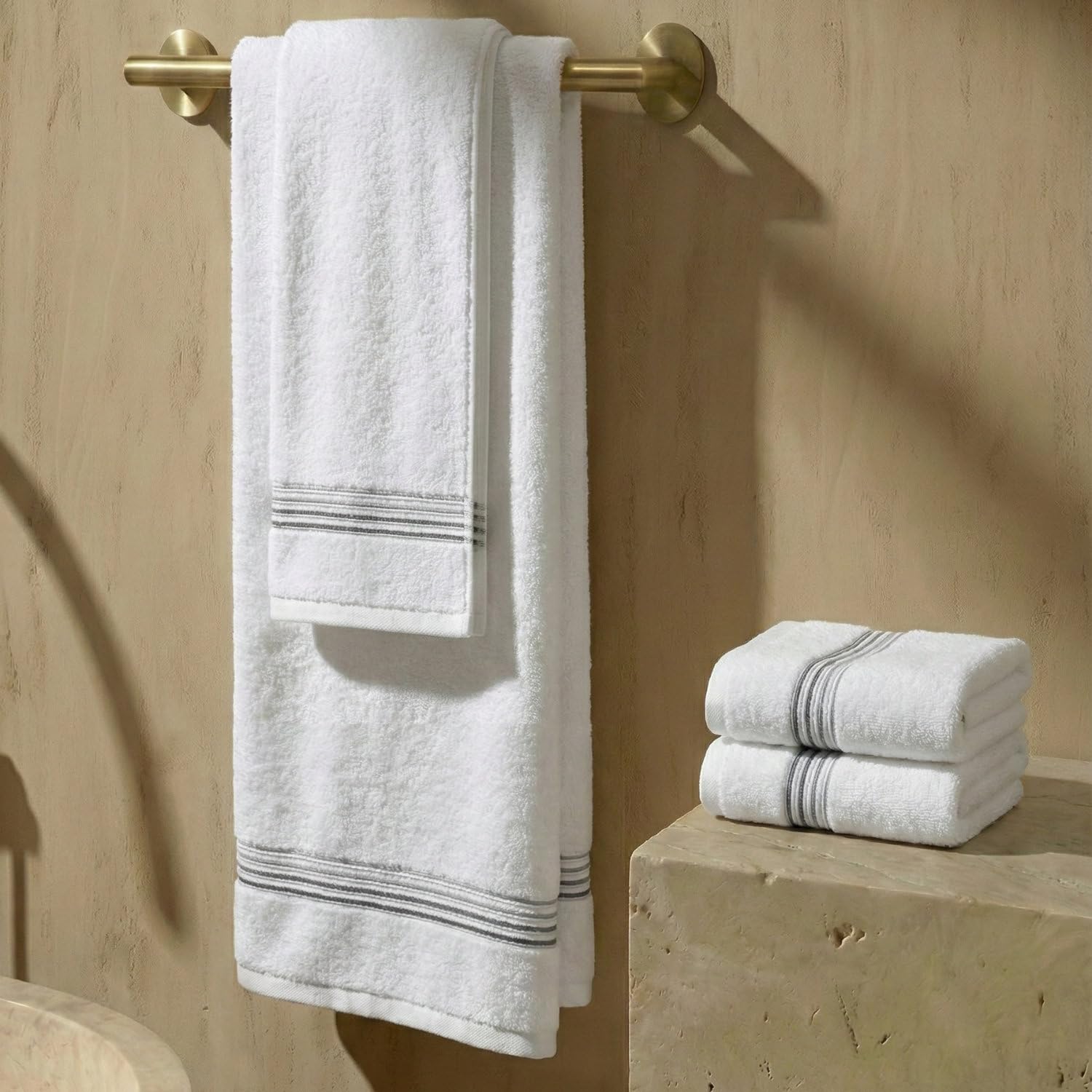 Misty Juego de 4 Toallas Premium 100% Algodón 650GSM: 1 Toalla de Baño 160x100cm + 1 Toalla de Manos 50x90cm + 2 Toallas de Cara 30x50cm | Super Absorbentes y Suaves | Toallas Baño de Lujo