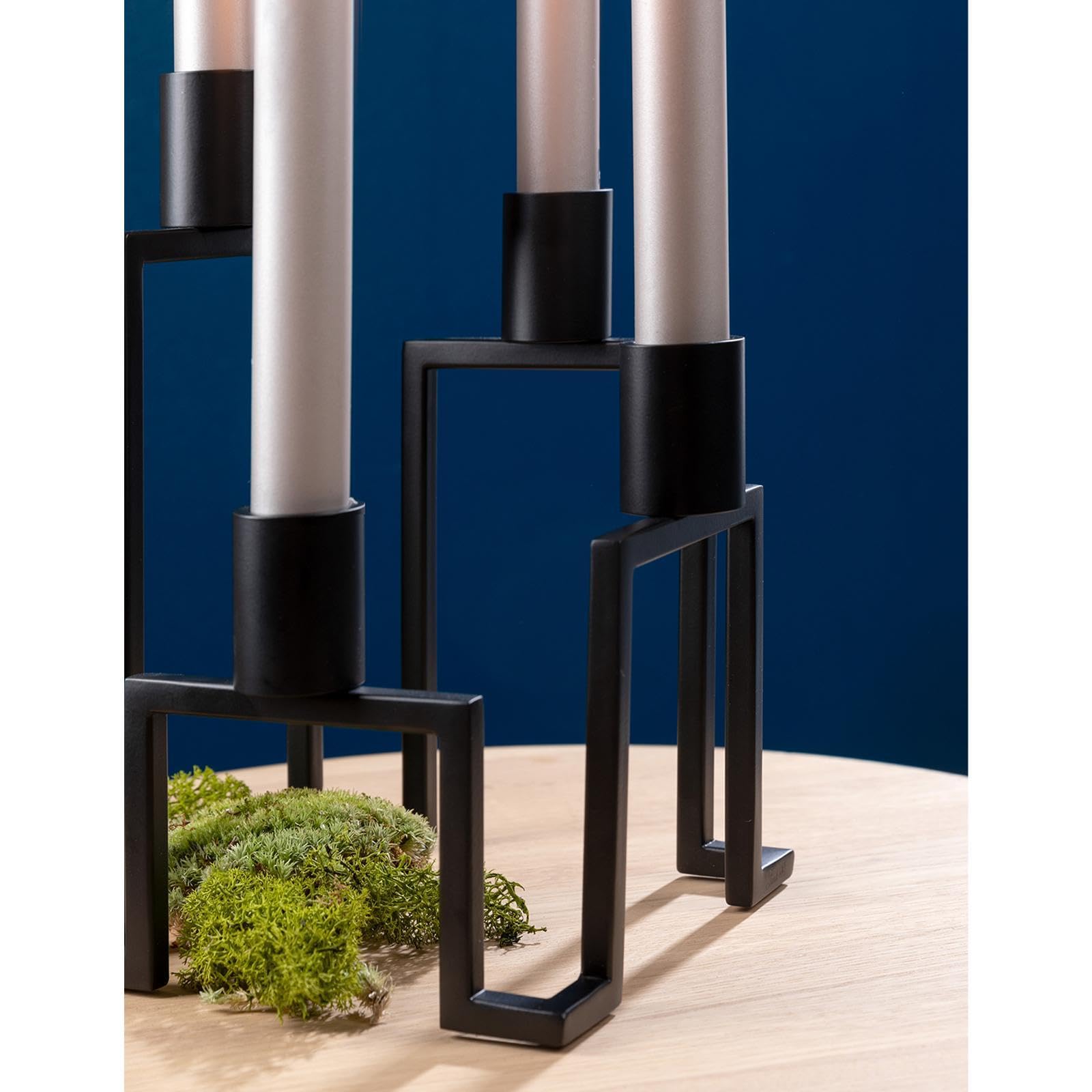 Fink Kerzenhalter 4-flammig aus schwarz pulverbeschichtetem Edelstahl, Kerzenständer modern für Stabkerzen Ø 3 cm, dekoratives Wohnaccessoire und Wohnzimmerdeko für Esstisch, Sideboard, Geschenkidee