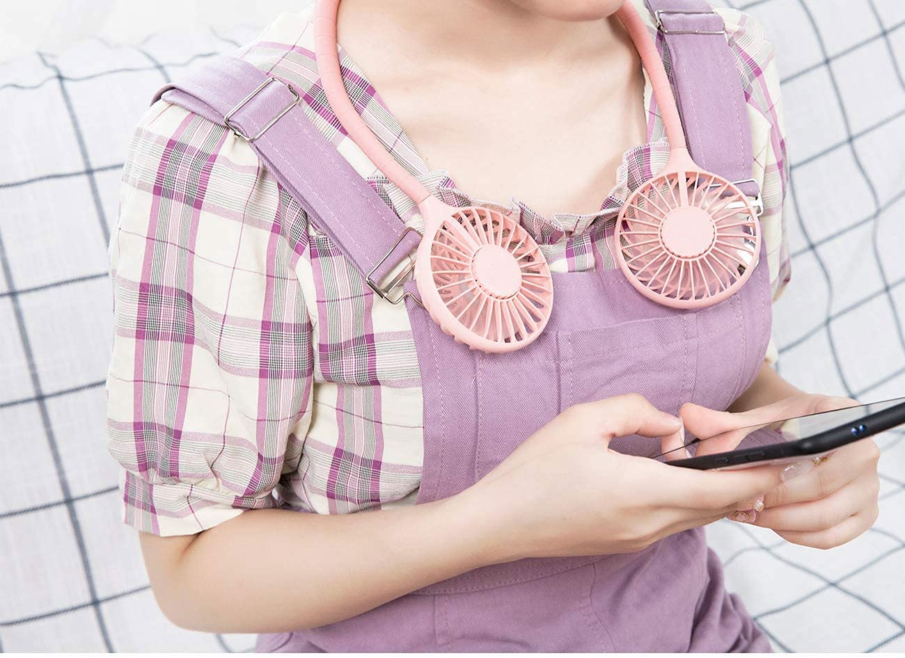 Neck Hanging Fan, Hand Free Portable Sports Neck Hanging Fan, USB Rechargeable 2000mAh Personal Mini Wearable Necklance Fan with Aromatherapy and Multicolor Light for Office Outdoor Travel Pink