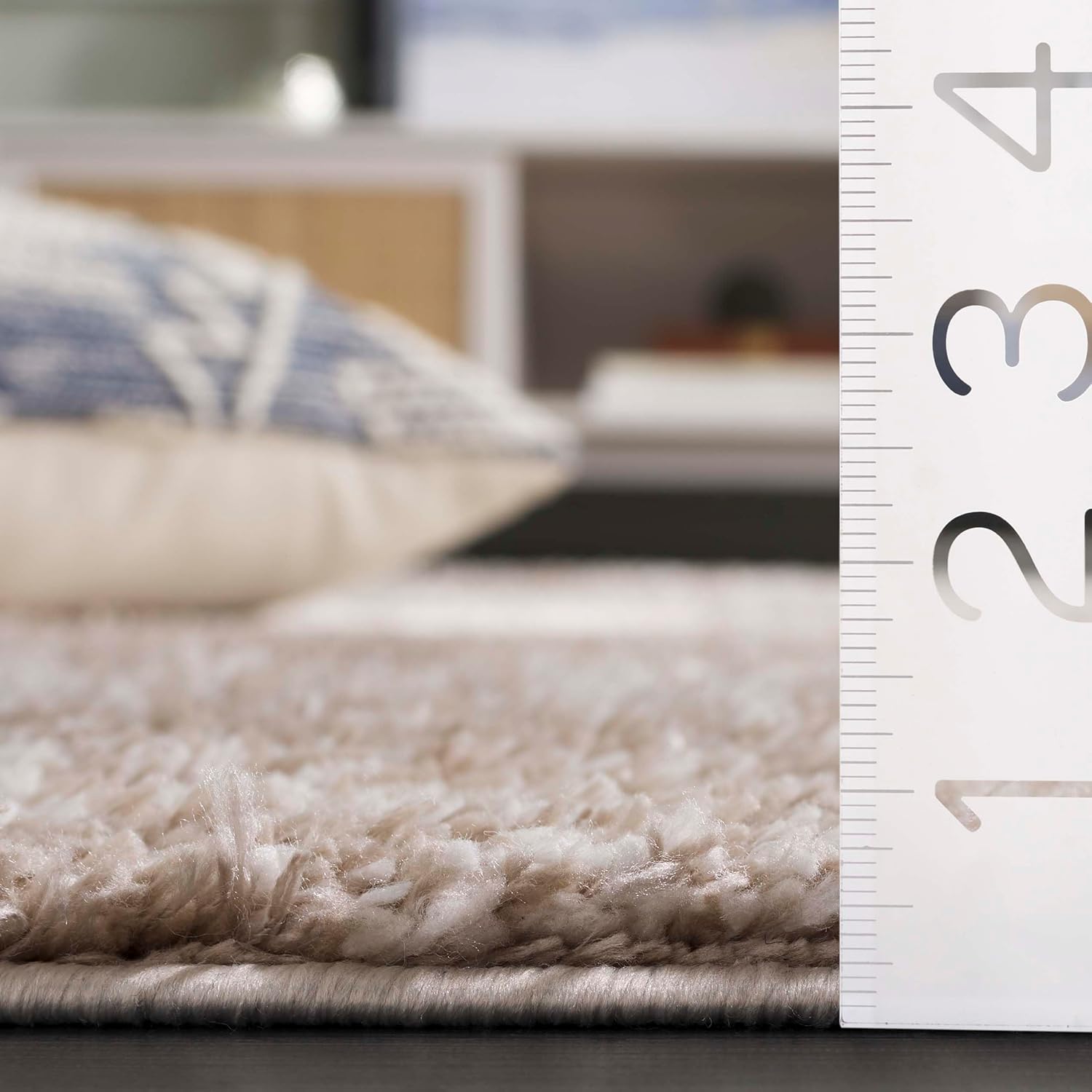 Safavieh Penelope Shag Collection Area Rug - 4' x 6', Taupe/Ivory, Geometric Design, Ideal for High Traffic Areas in Living Room, Bedroom, Dining (PNL520E)