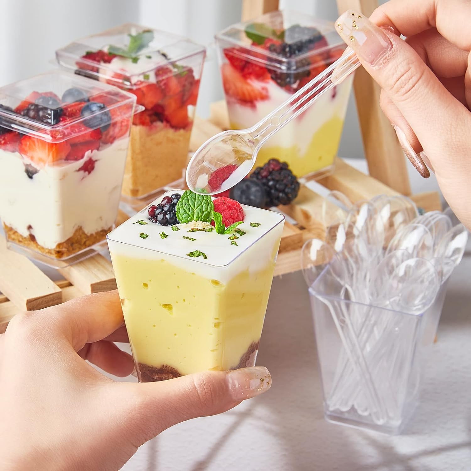40 tazze da dessert trasparenti, con coperchio e cucchiaio, 5 oz/160 ml, riutilizzabili, per dessert di famiglia, budini, mousse e feste di gelato