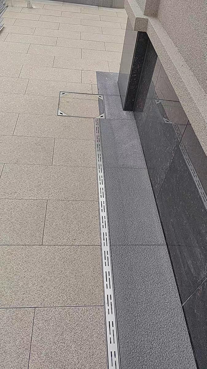 Générique Caniveau de Drainage Robuste pour béton - Tranchée de Drainage extérieure pour Cour et Patio avec Grille en Acier Inoxydable, idéal pour allée, Trottoir et Chem