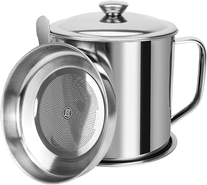Bacon Grease Container,Kitchen Oil Container Can with Strainer and Anti-slip
