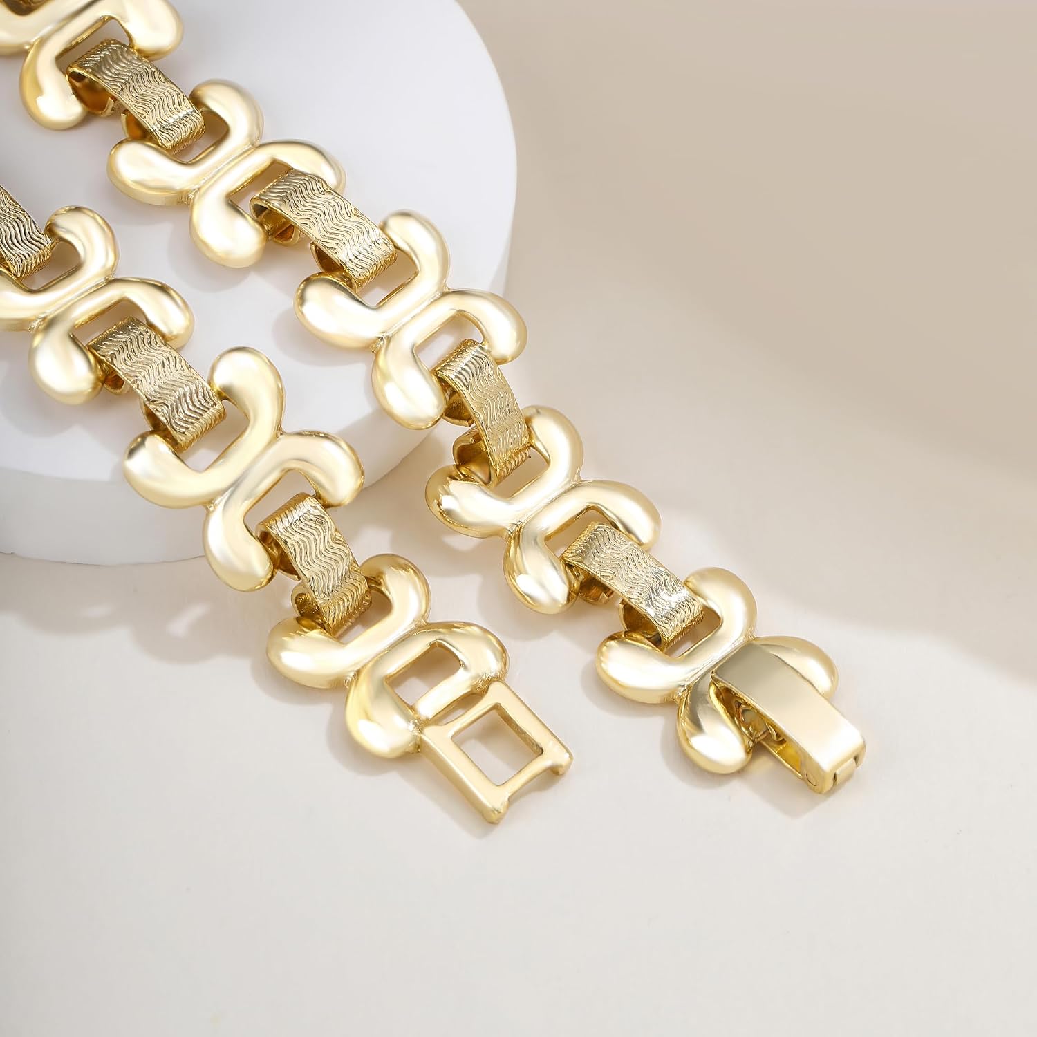 Fashion 18K Gold-Plated Wide Double C Glossy Link Bracelet｜Trendy Textured Link-Spliced Gold Jewelry Bracelet image 5