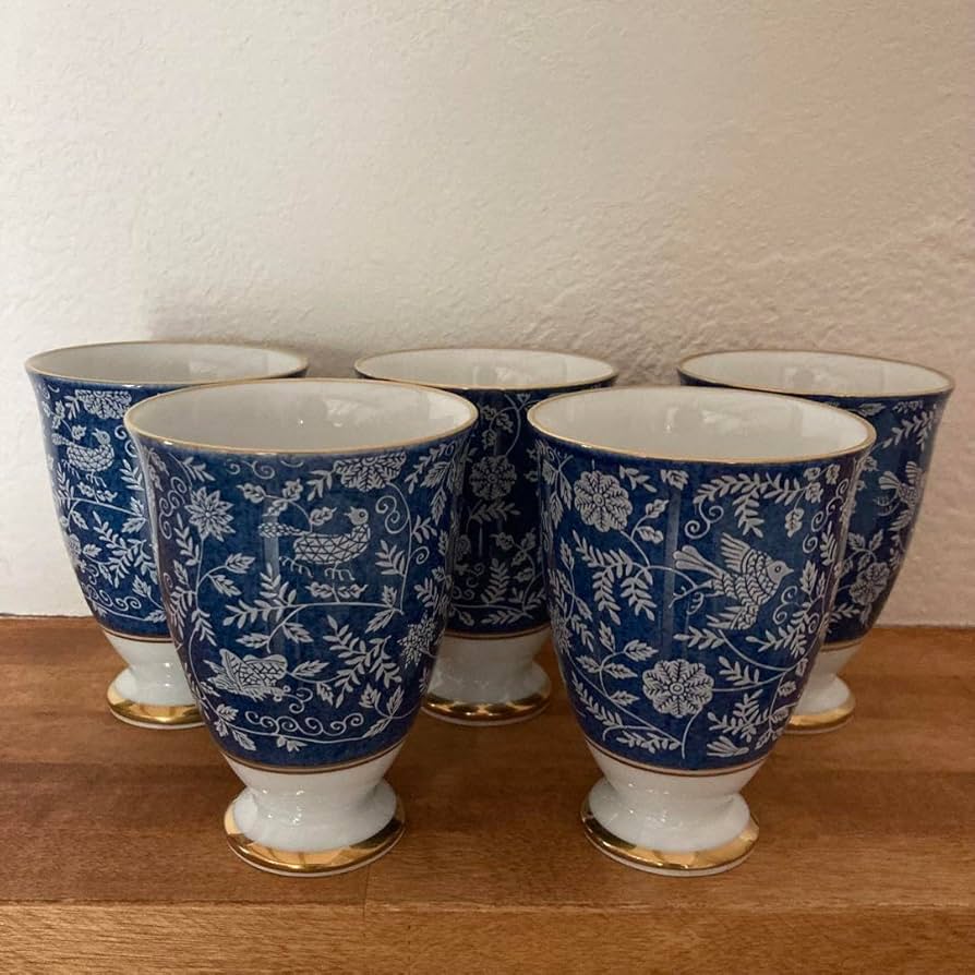 「このブルーはどこから？」出西 有田 波佐見？蓋付きカップ 4客セット 骨董アン このブルーはどこから？」出西 有田 波佐見？蓋付きカップ 4客