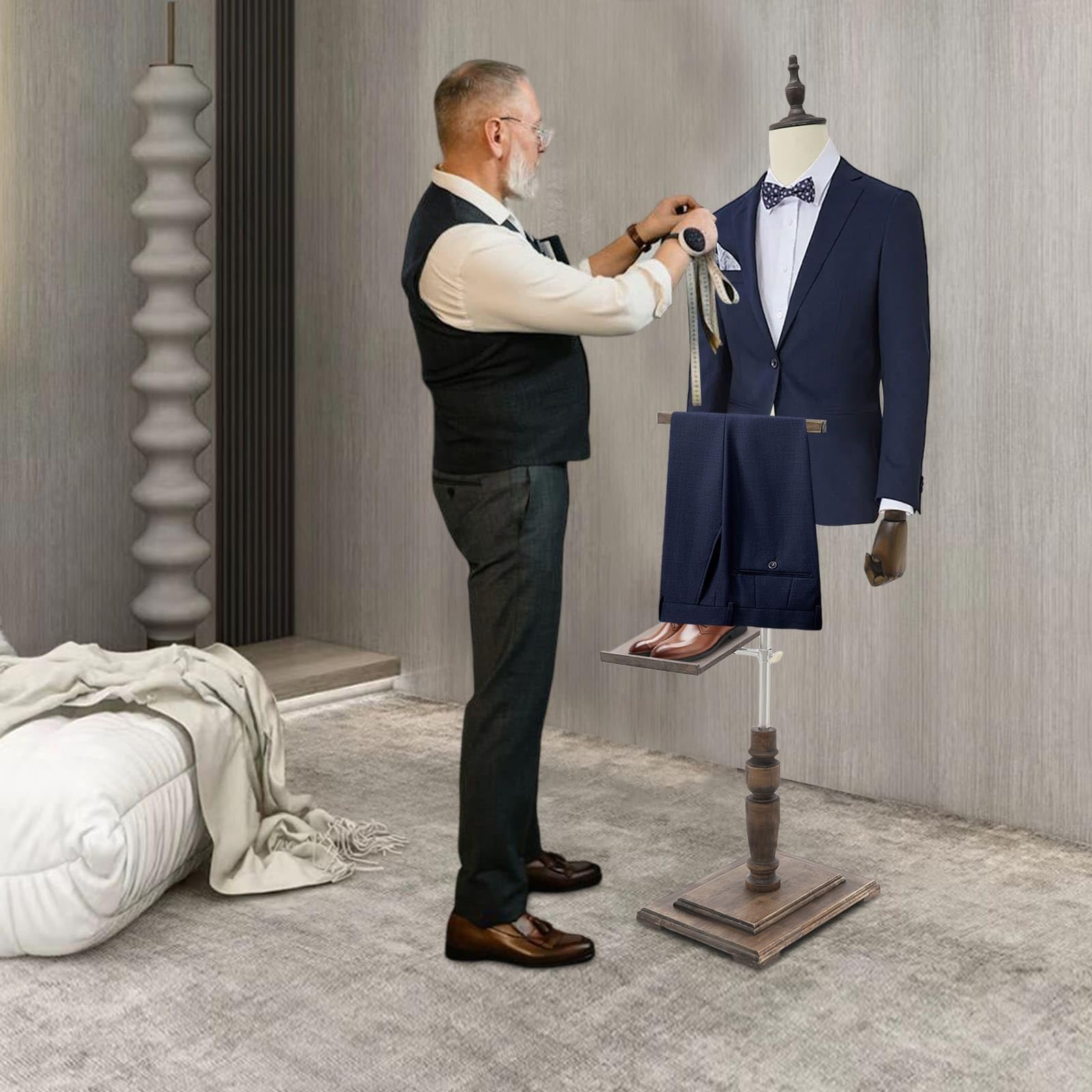 Mannequin de Couture Homme Réglable 135–180 cm, Porte-Pantalon et Support à Chaussures, Socle Stable en Bois, Buste Autoportant pour Boutiques et Vitrines (Beige, Standard)