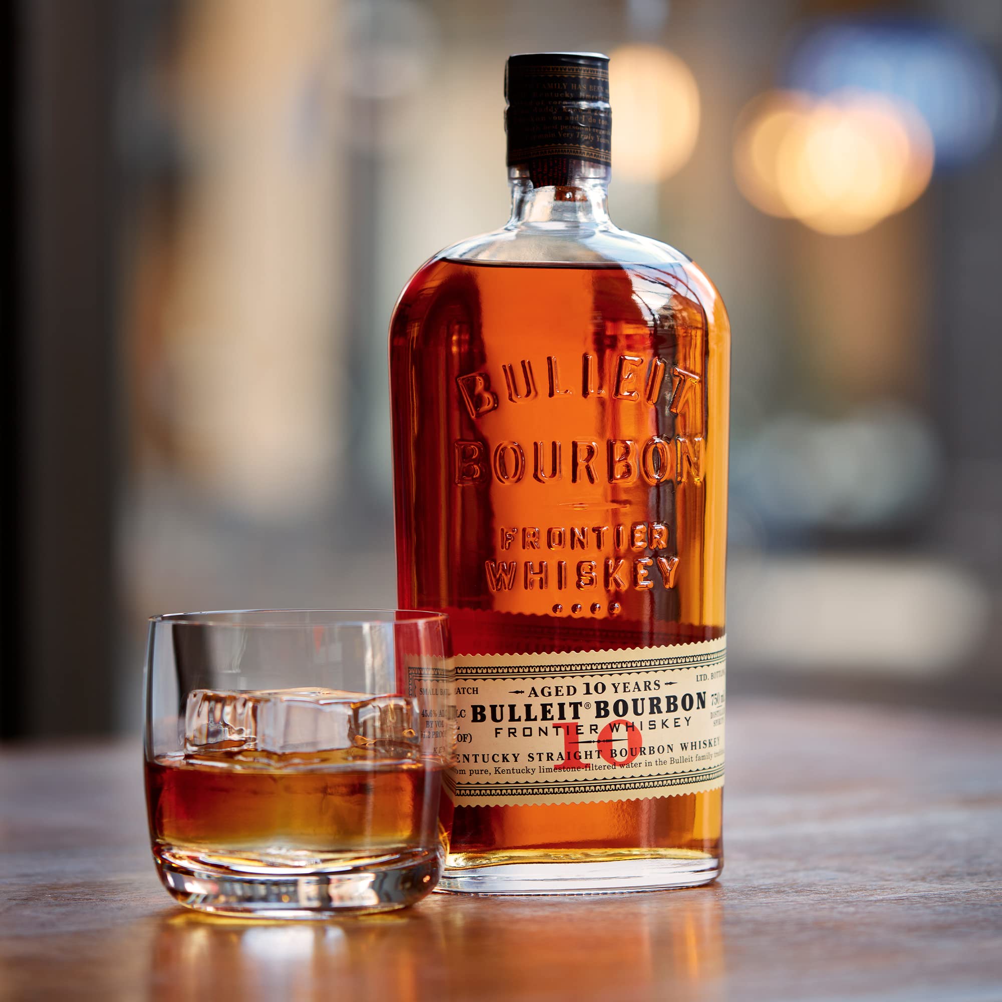 Bulleit 10 Jahre Bourbon American Frontier Whiskey, Ultra-Premium-Whiskey, handgefertigt in Kentucky, 45.6% Vol, 700ml Einzelflasche