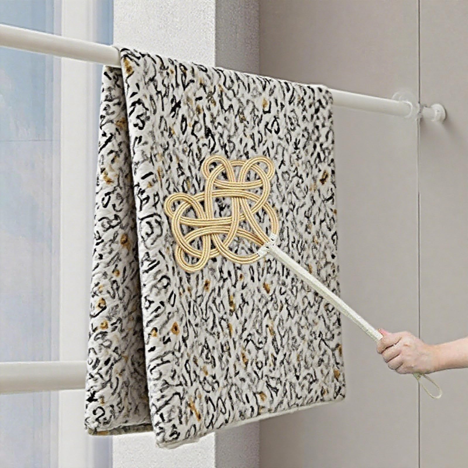 2026 Battitore per tappeti in rattan, frusta manuale per tappeti con manico manuale per spolverare tappeto manuale (beige, 60 cm) per Natale