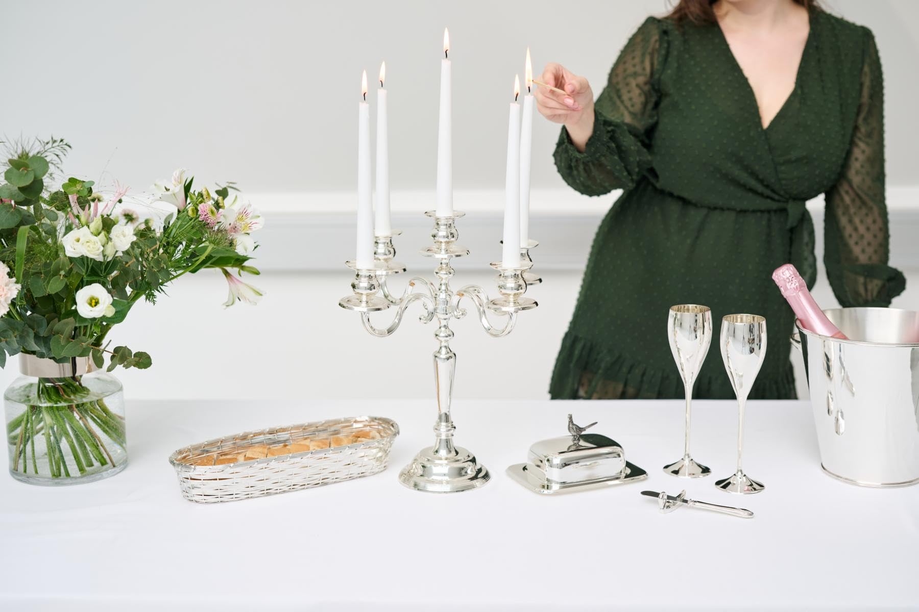 EDZARD Kerzenleuchter Regina, 5-flammig, Höhe 37 cm, edel versilbert, anlaufgeschützt - Kerzenhalter für Stabkerzen, Kerzenständer in Silber, Tischdeko Wohnzimmer