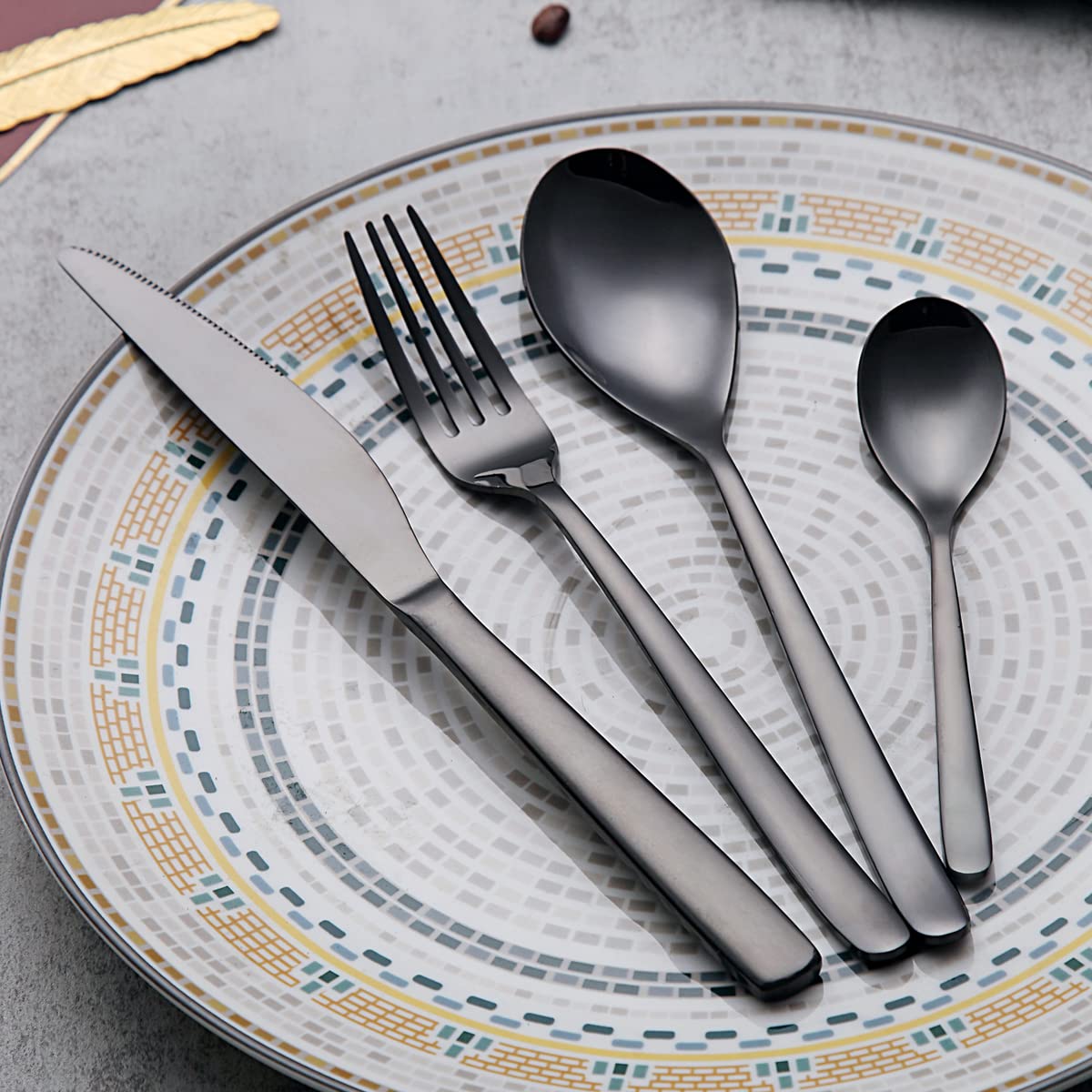 Berglander Black Silverware Set 24 Pezzi, Robusto Acciaio Inossidabile Con Placcatura In Titanio Nero Set Posate Antiruggine, Forchette E Cucchiai Lavabili In Lavastoviglie
