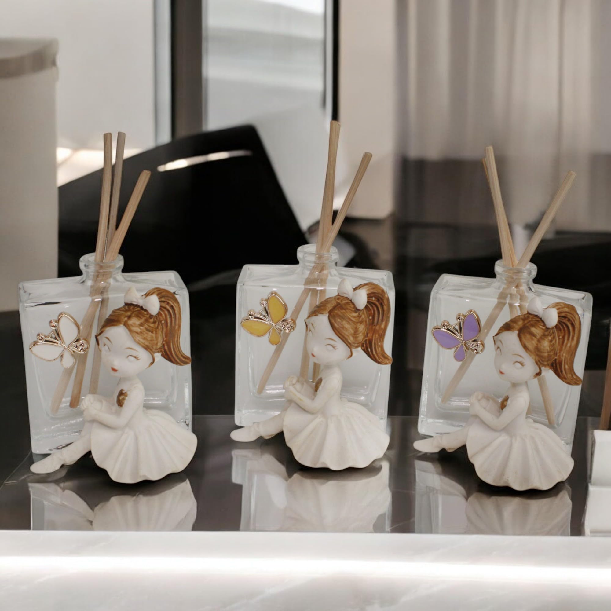 DLM-A723 Bomboniere 6 utili Profumatori in vetro trasparente cm 6x5x6 con 6 profumi e 6 scatole Ballerina con farfalla per Battesimo Bimba Comunione Bambina Cresima Ragazza 18 Compleanno