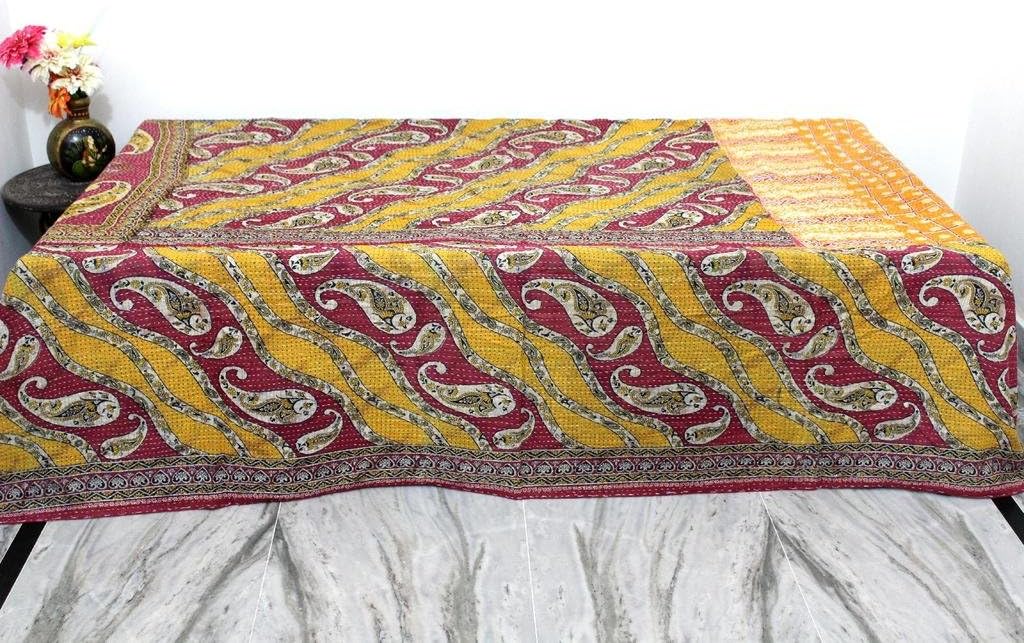Vintage Throw Kantha Quilt Indian Handmade Bohemian Bedspread Reversible Cotton Ethnic Sari Fabric Embroidered Bedding Blanket Gudari