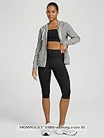 Vista 2 de ODODOS - Leggings capri de cintura alta para mujer con bolsillos, control de abdomen, no se transparentan, para entrenamiento atlético, running