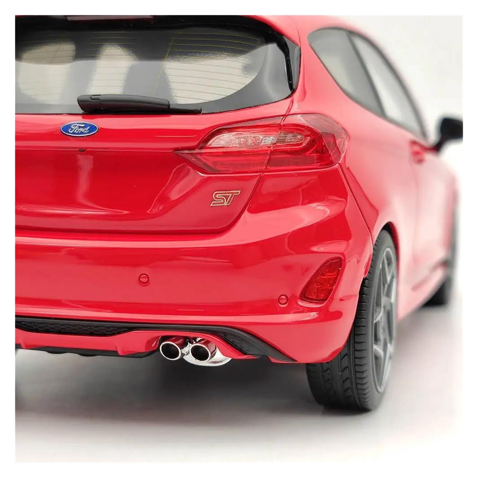 Modellino Auto In Resina Rossa Ford Fiesta ST 2020 In Scala 1 18 Decorazione Da Collezione Souvenir