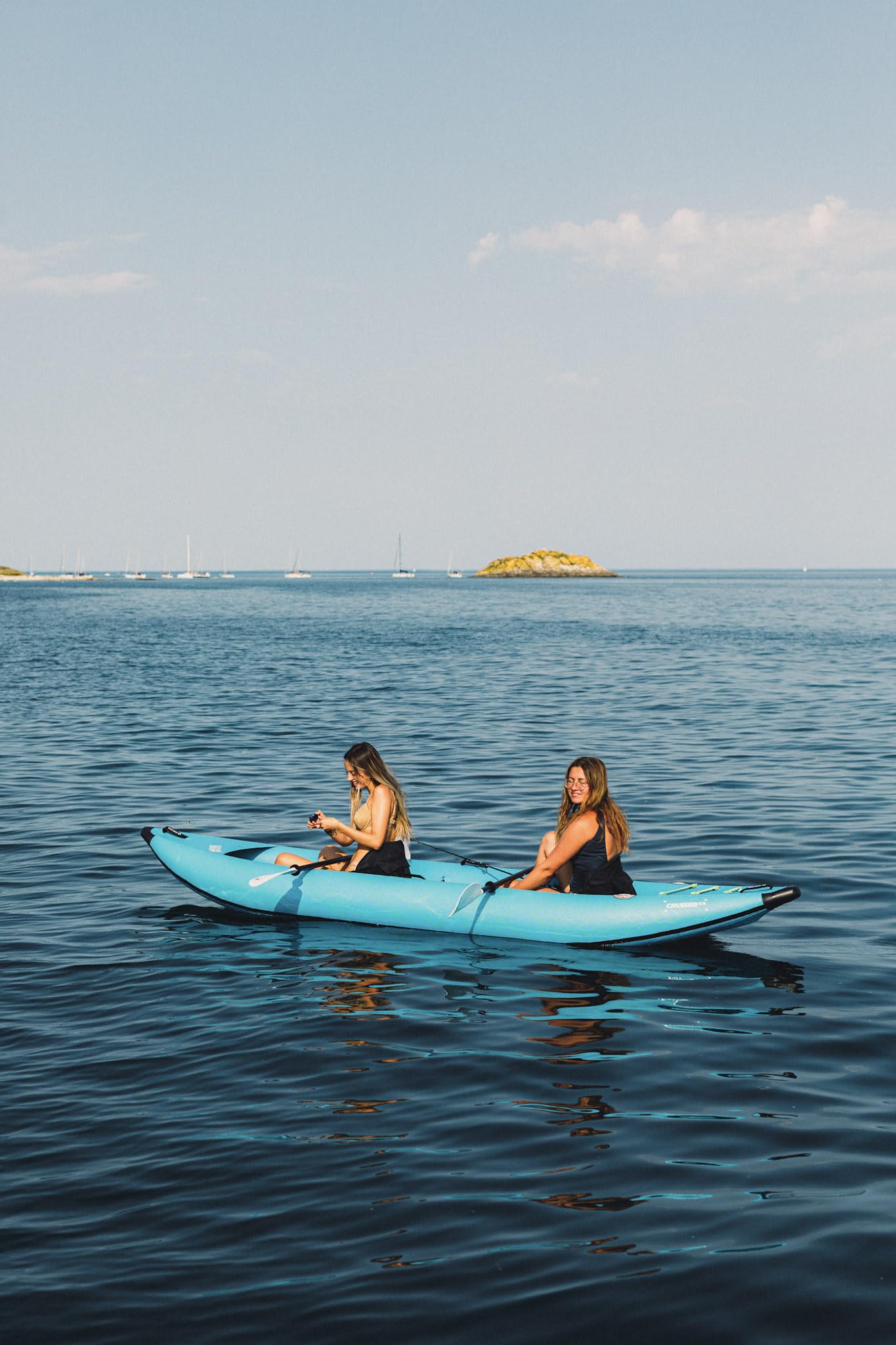 HANA Cruiser 2/3P Kayak Gonflable – Pack Complet 2 ou 3 Places – Canoë Familial Stable & Robuste – Plancher Dropstitch – Inclus : 3 Pagaies, 3 Sièges, Pompe, Sac – Idéal Mer, Lac & Rivière – 380cm