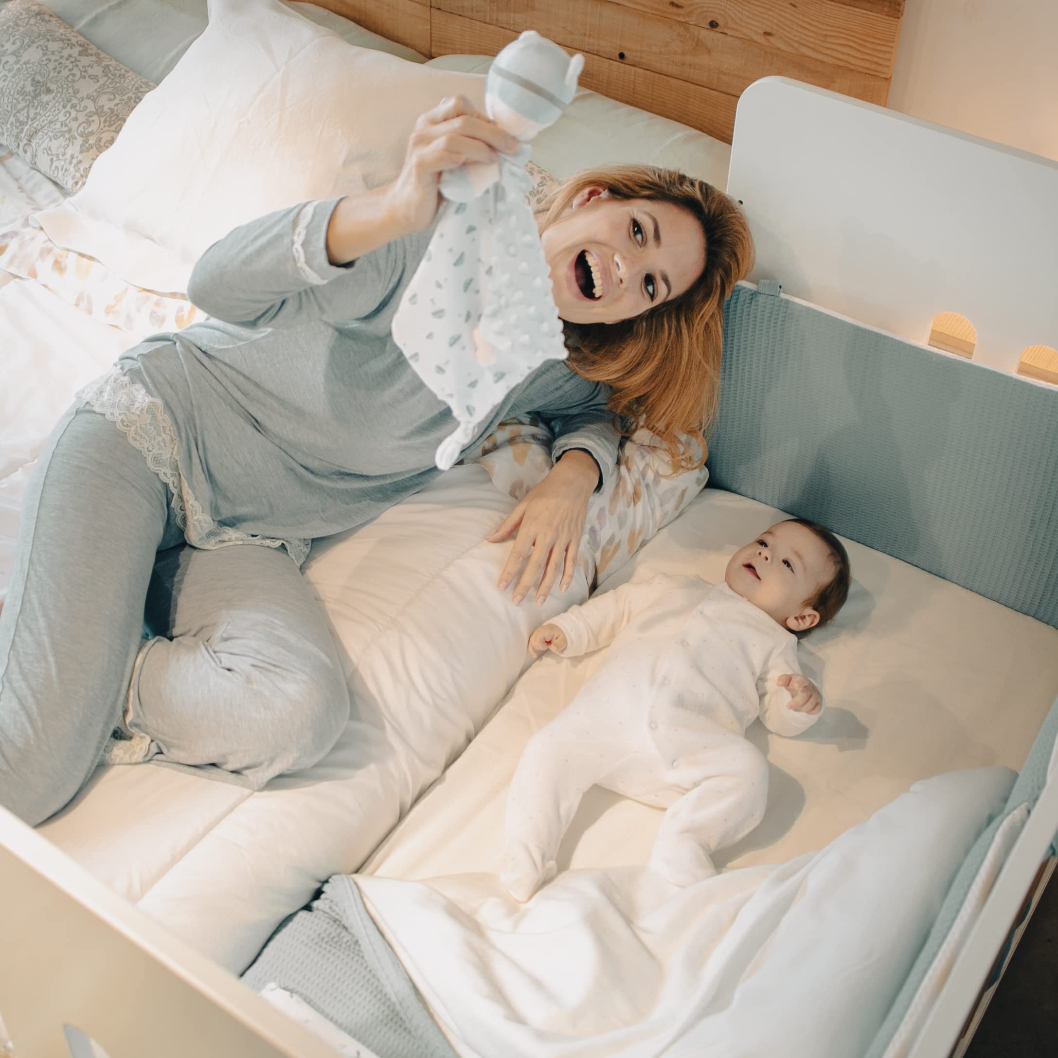 Interbaby Star Nature Lettino Neonato in Legno 120x60 cm | Culla con Sponda Abbassabile e Rete a Doghe 8 Posizioni | Legno Sostenibile, Ruote con Freno | Omologato Normativa Europea | Bianco