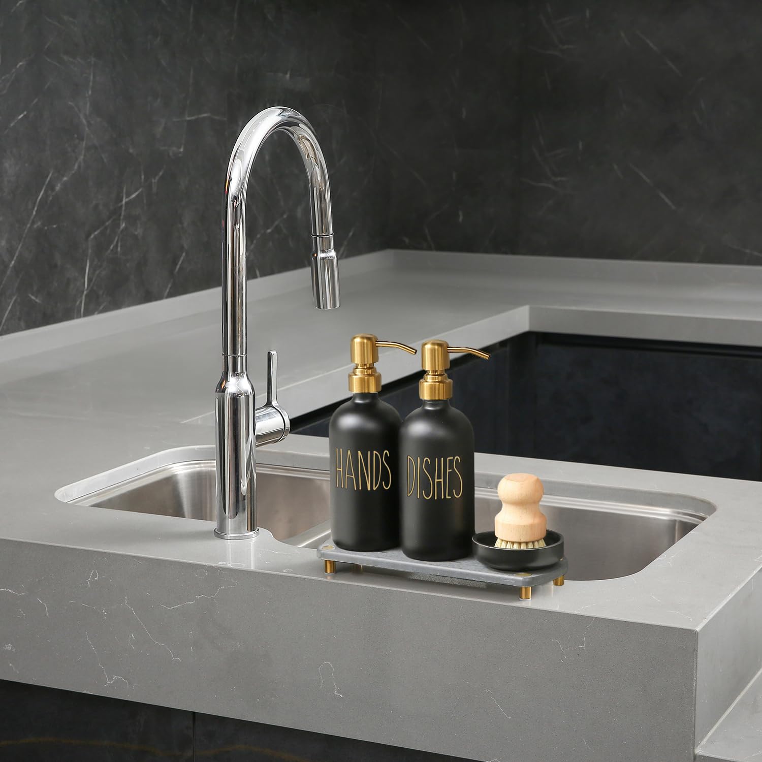 MOMEEMO Seifenspender-Set mit Edelstahl-Pumpen, Schwarz und Gold | Sofort trocknende Bürste für Tablett und Geschirr, geeignet für schwarze und goldene Küchendekoration
