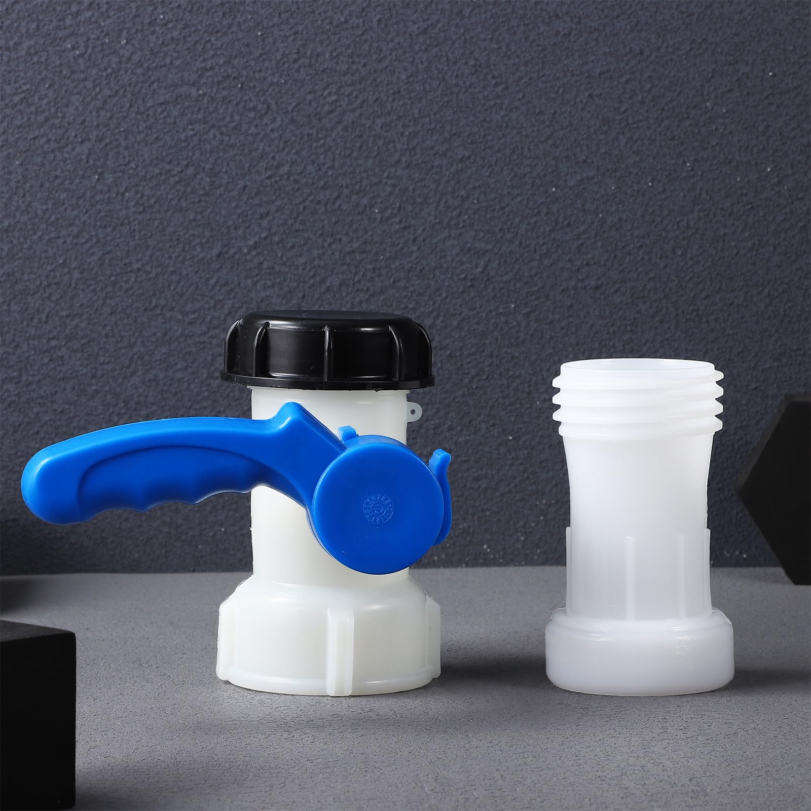 Plastikowy kran z wbudowanym zaworem i przedłużoną rurką, adapter zbiornika na wodę deszczową Reu do wydajnego zbierania wody i rozpuszczania wody