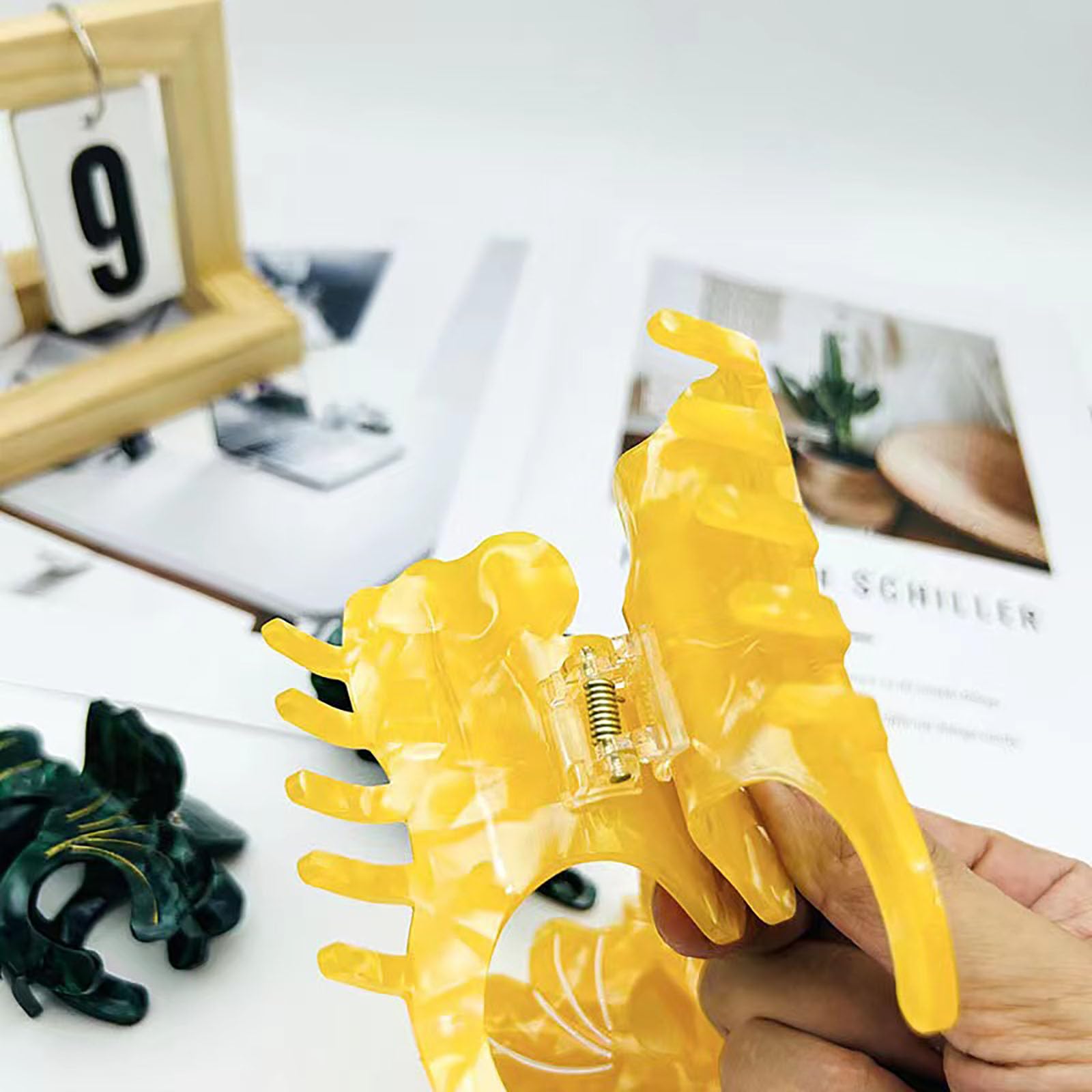 Amazon.com : Ginkgo Biloba Leaf Hair Claw Clips,Ginkgo Leaf  display picture 1