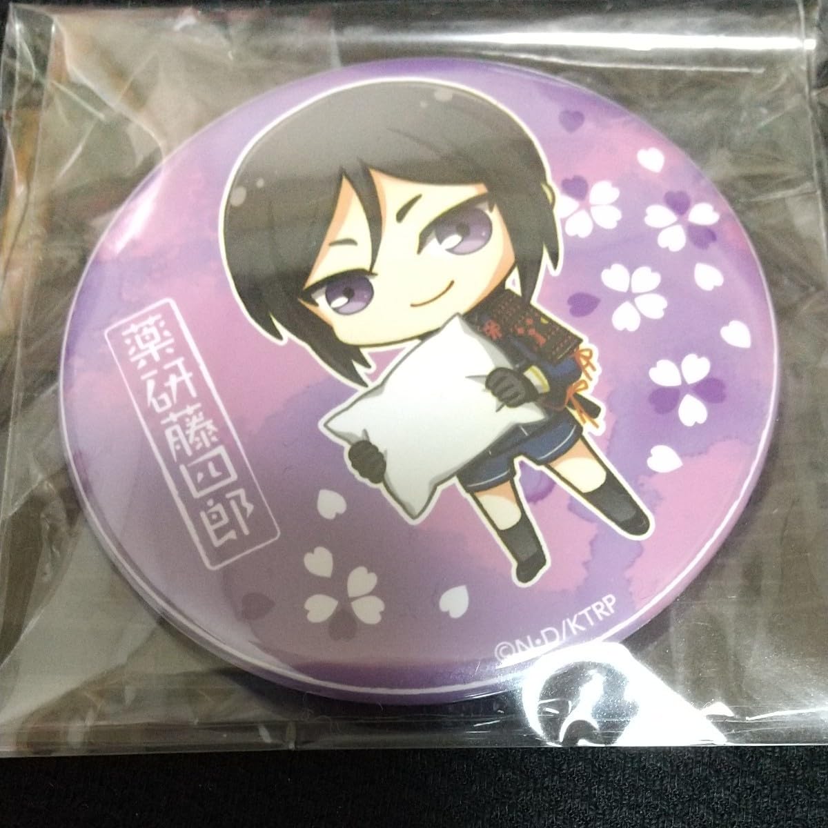Amazon.co.jp: 活撃刀剣乱舞 刀剣乱舞 缶バッジ 鶴丸国永 薬研藤四郎 