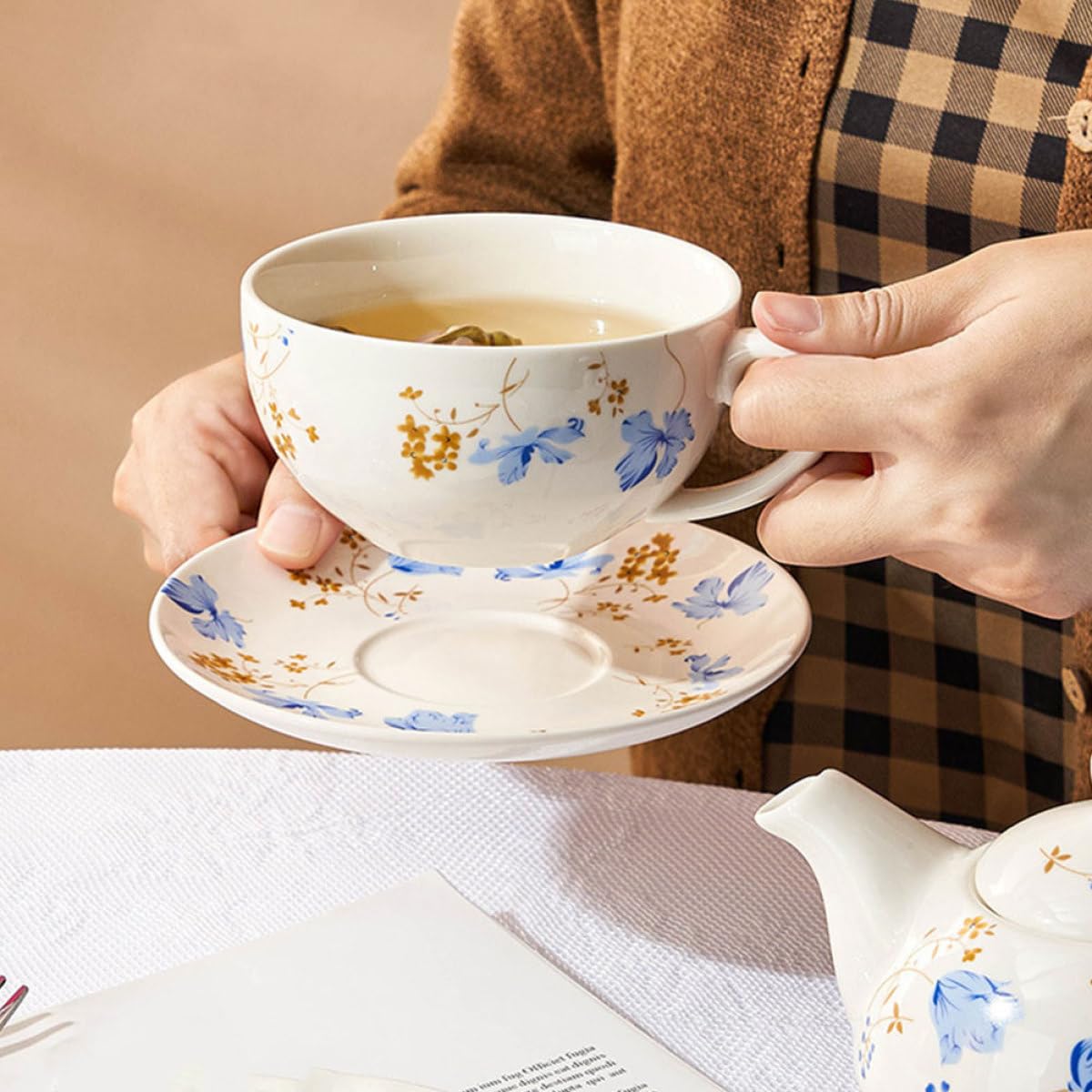Abaodam Juego de Té de Cerámica con Tetera de 480ml y Taza de 350ml, Diseño Retro y Superficie Delicada, Adecuado para Hojas Sueltas y Agua de Frutas en Festivales o Regalos