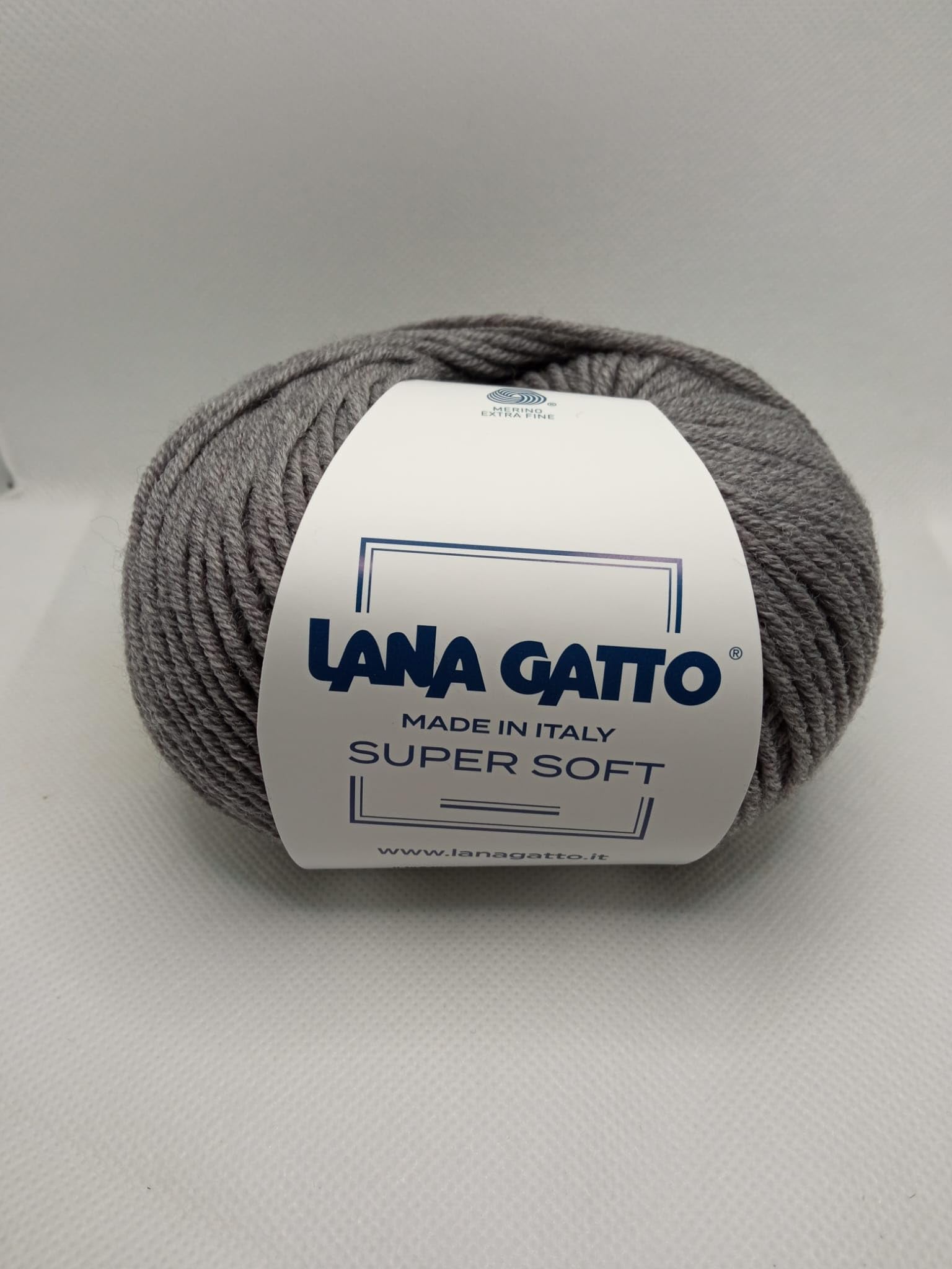 Gomitoli per maglia e uncinetto 100% Pura Lana Vergine Merino Extrafine by Lana Gatto, Made in Italy. Linea Super Soft, lana di qualità superiore, 500 g. 1250 mt, (Grigio - 20742, 10)