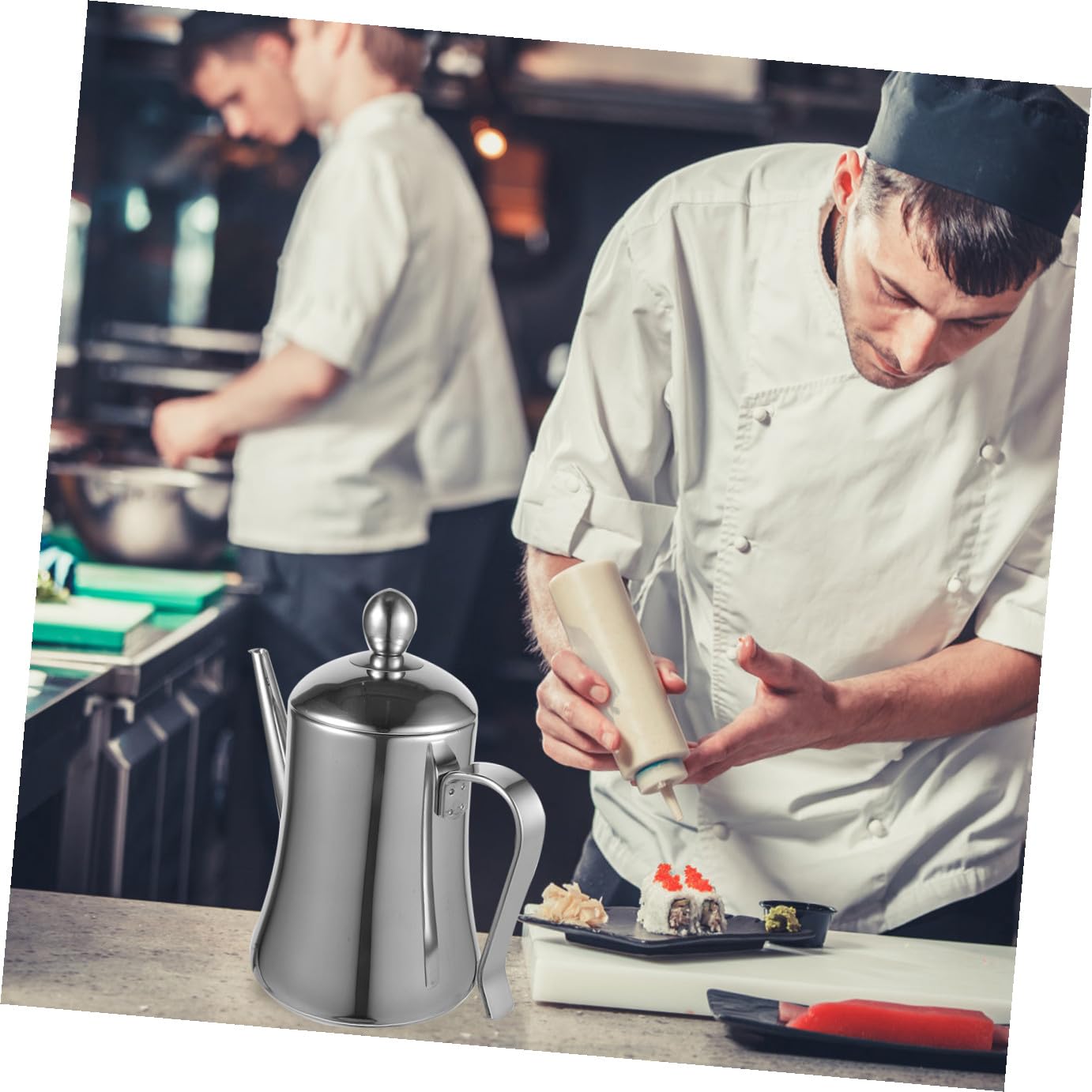 Dispenser Olio Acciaio con Beccuccio Antigoccia e Coperchio Bottiglia per Olio e Latte di Tè Contenitore Resistente Cucina e Ristorante