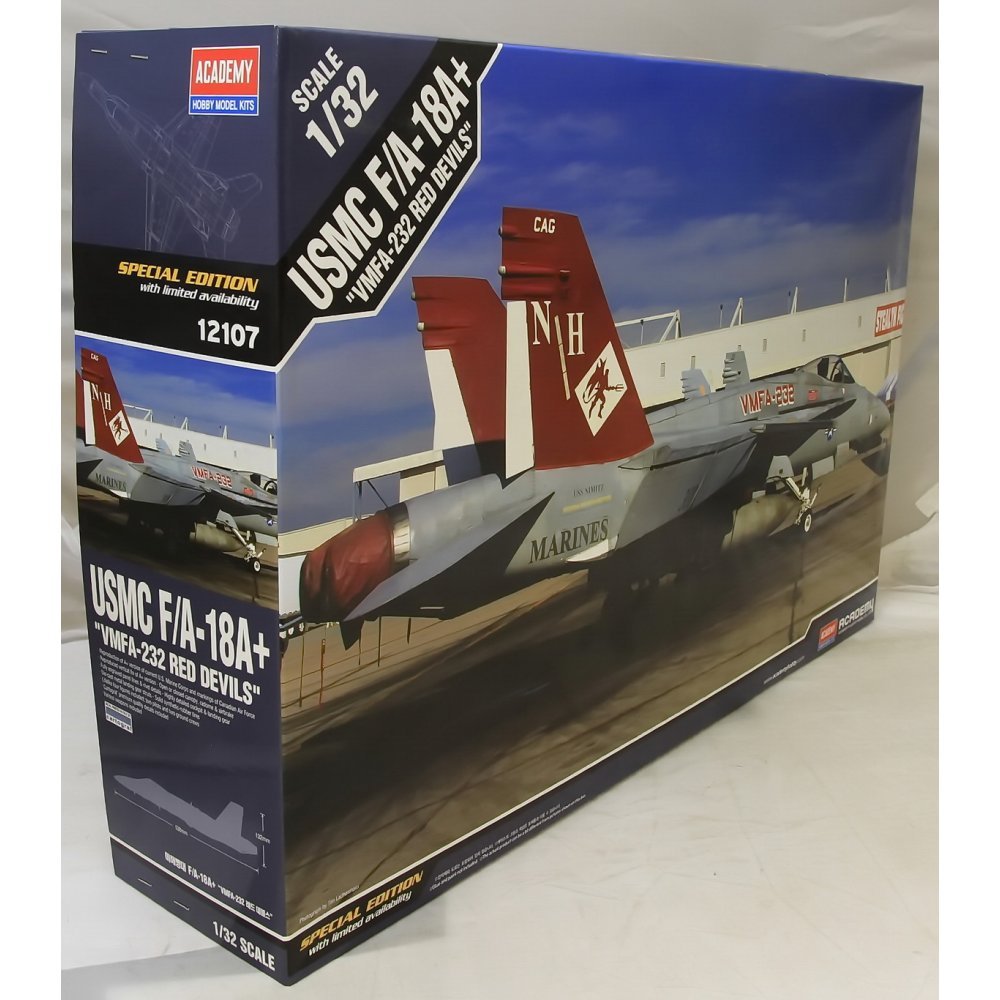 Academy 1/32 USMC F/A-18A+ VMFA-232 RED DEVILS: Amazon.de: Spielzeug