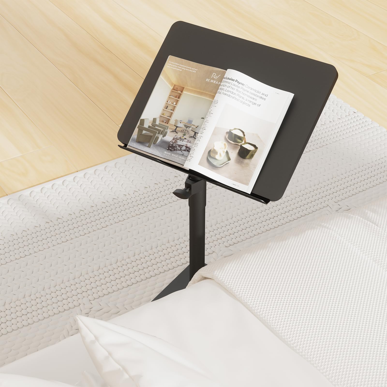 YUHFERA Mesa auxiliar con reposabrazos de sofá para sofá, mesa auxiliar giratoria de 360° de altura ajustable para espacios pequeños, mesa auxiliar de aperitivos para cama o silla con ranura para