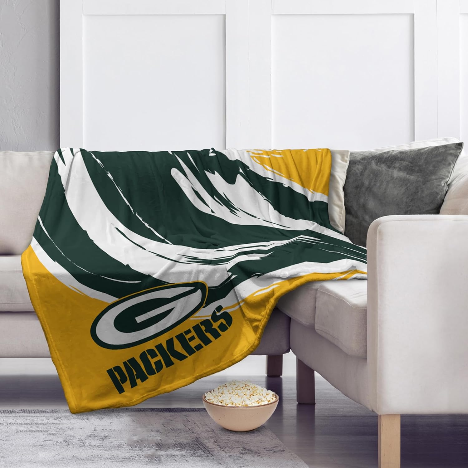 Pegasus Home Fashions Green Bay Packers 60'' x 80'' Retro Jazz Coral Fleece Blanket - Image 2