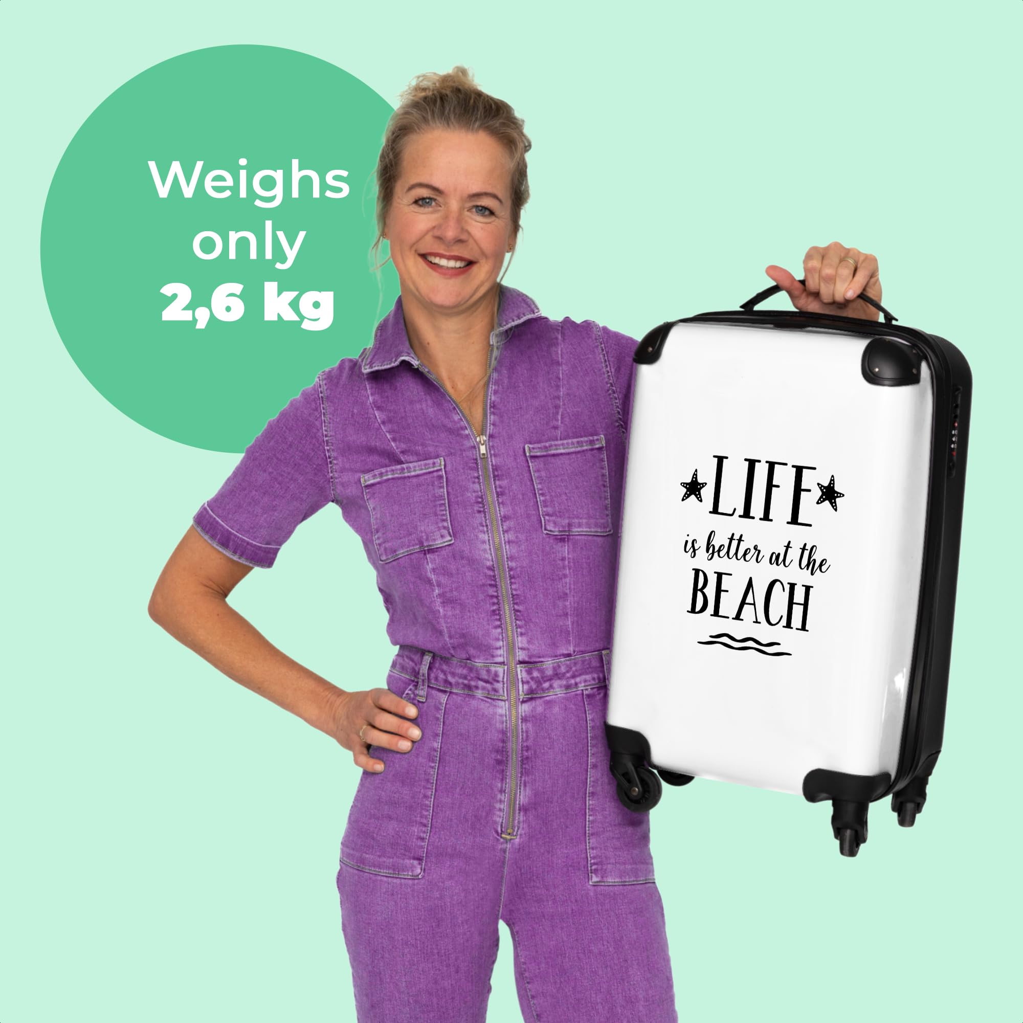 NoBoringSuitcases© Valigia Bagaglio a mano Trolley Case Piccola | viaggio con 4 ruote - 'La vita è migliore in spiaggia' - Citazioni - Stelle - Bianco - bordo