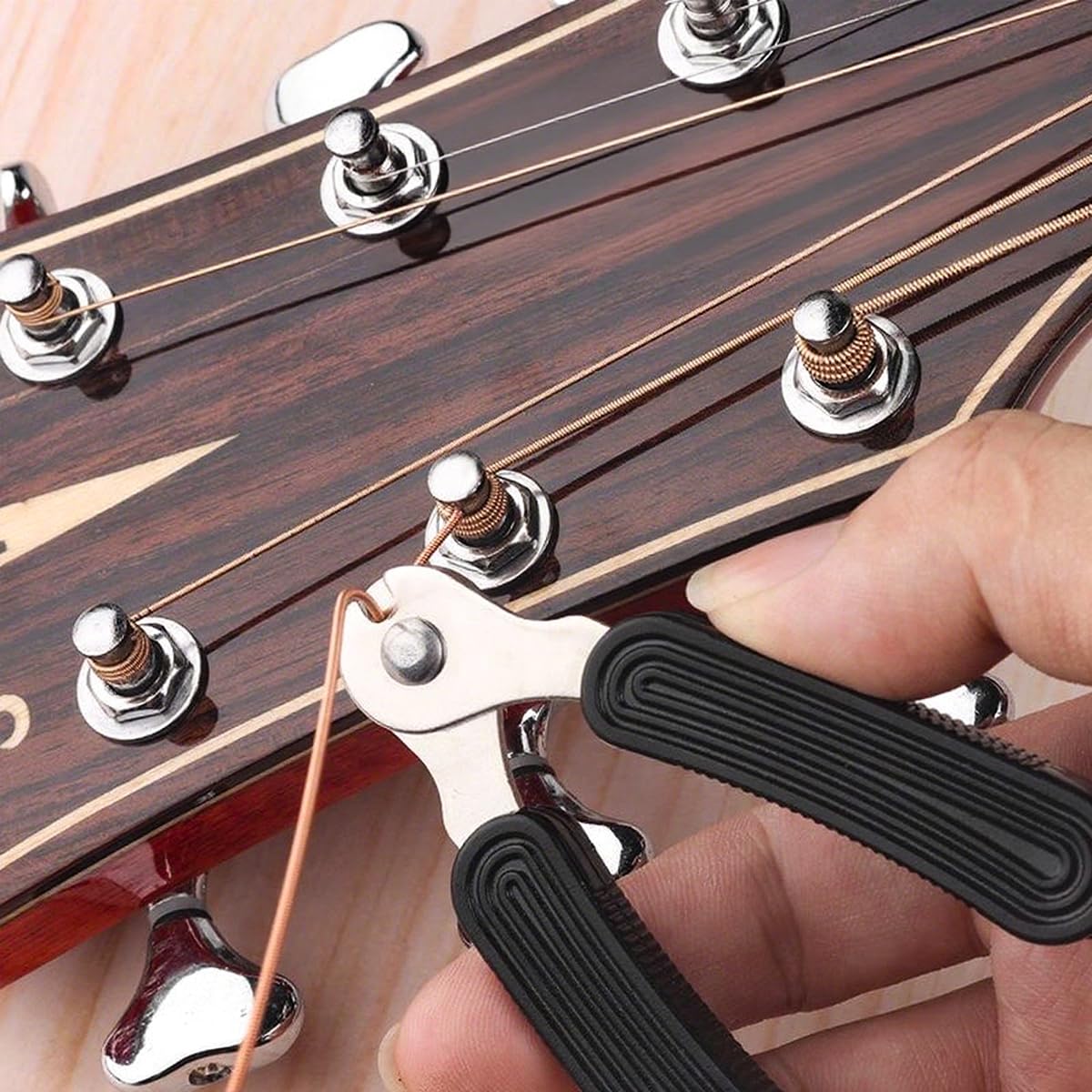 4 PCS Guitar String Winder Cutter Multifunctional Guitar Maintenance Tool Guitars Accessories Guitar Bridge Pin Puller 3-in-1 Guitars String Winder Tool for Instrument Repairing - Image 4