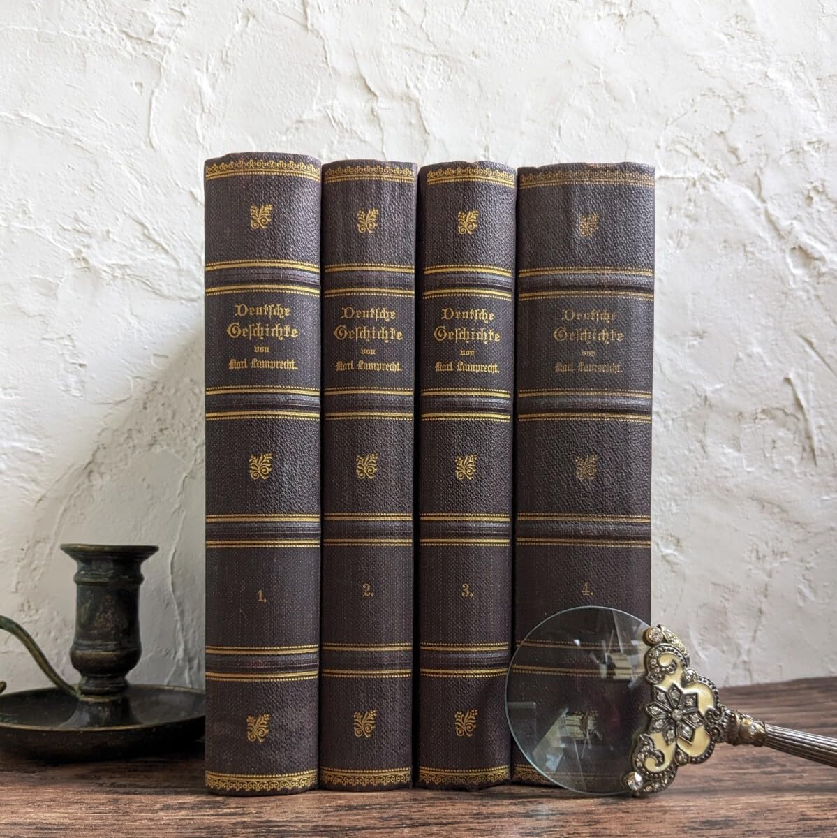 1920年　重厚感あふれる♪アンティーク本４冊セット　ヨーロッパ調インテリア古書 Amazon.co.jp: 1920年 重厚感あふれるアンティーク本4冊セット